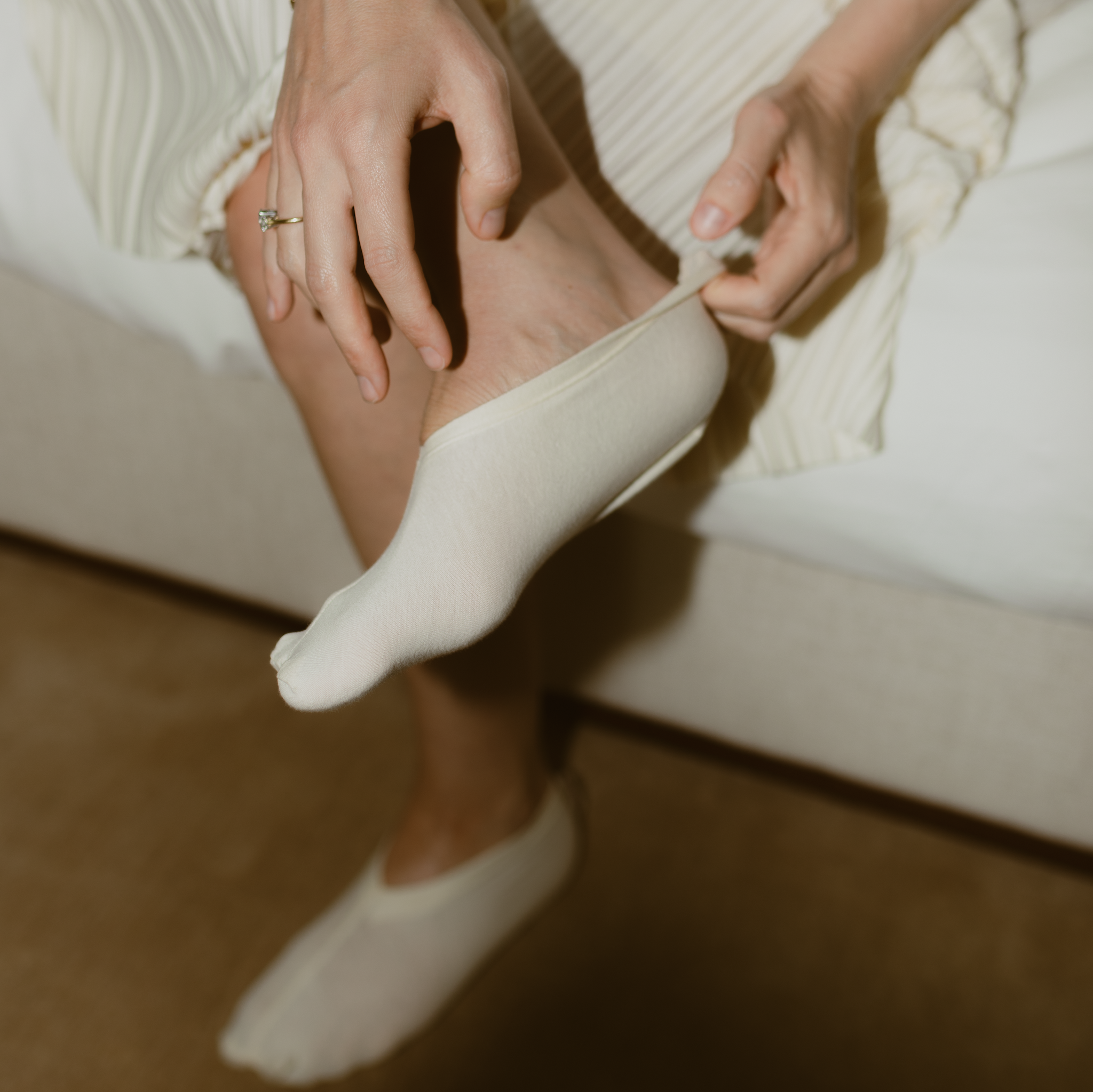 Breathable Overnight Cotton Socks for Women & Men - Ultra Soft Sleep Socks for Cold Nights, Travel & Relaxation at Home