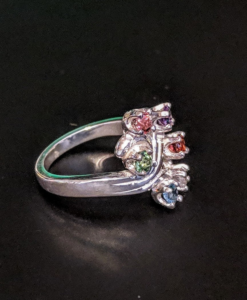 Custom Mother's Ring in Solid Silver or Gold - 3 to 7 Natural Birthstones, Personalized Engraving, Fleur & Family Tree Design - Perfect Gift for Mom, Grandma, Birthday, Mother's Day & Anniversary