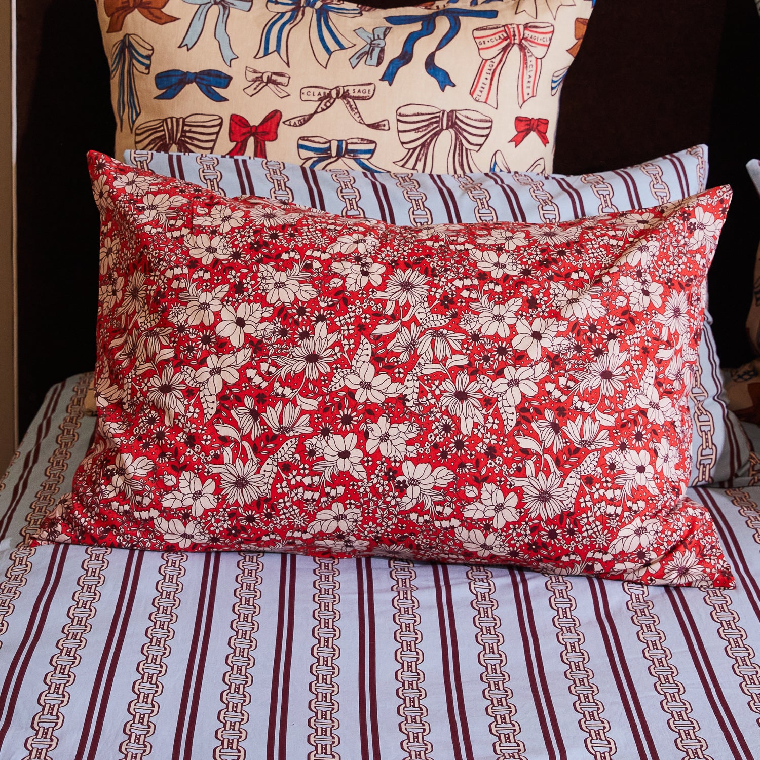 Evette 100% Cotton Pillowcase Set - Soft & Breathable Bedding for a Comfortable Sleep - Perfect for Home, Hotel, and Travel Use (Scarlet)