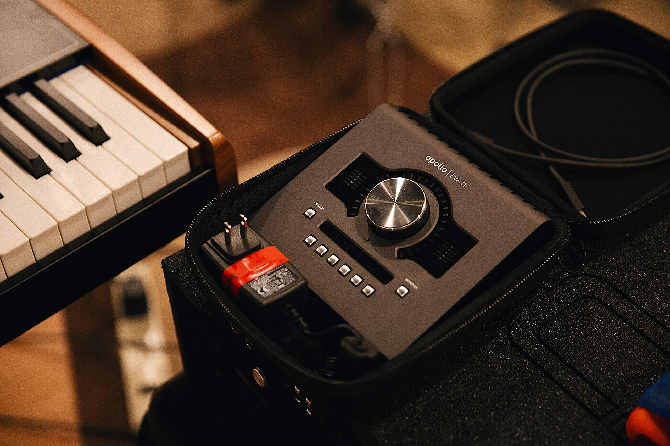 Apollo Twin Audio Interface Basal Blank 300 - Professional Studio Recording Accessory for Music Production & Podcasting