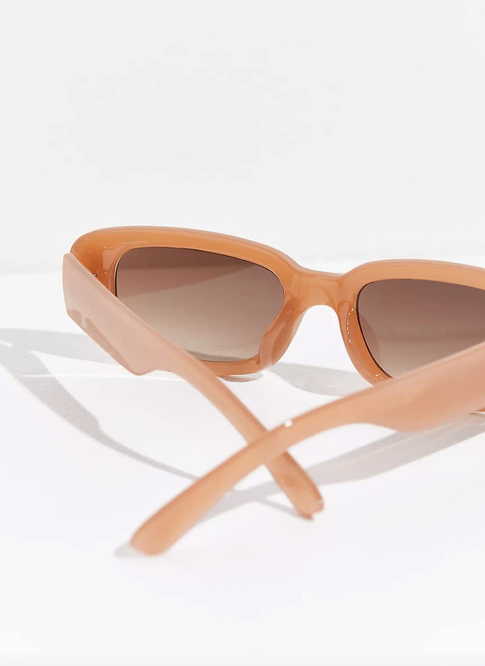 Trendy Y2K Retro Sunglasses for Women & Men - Brown Rectangle Fashion Shades, 90s Vintage Square Glasses | Perfect for Beach, Driving, and Street Style Outfits