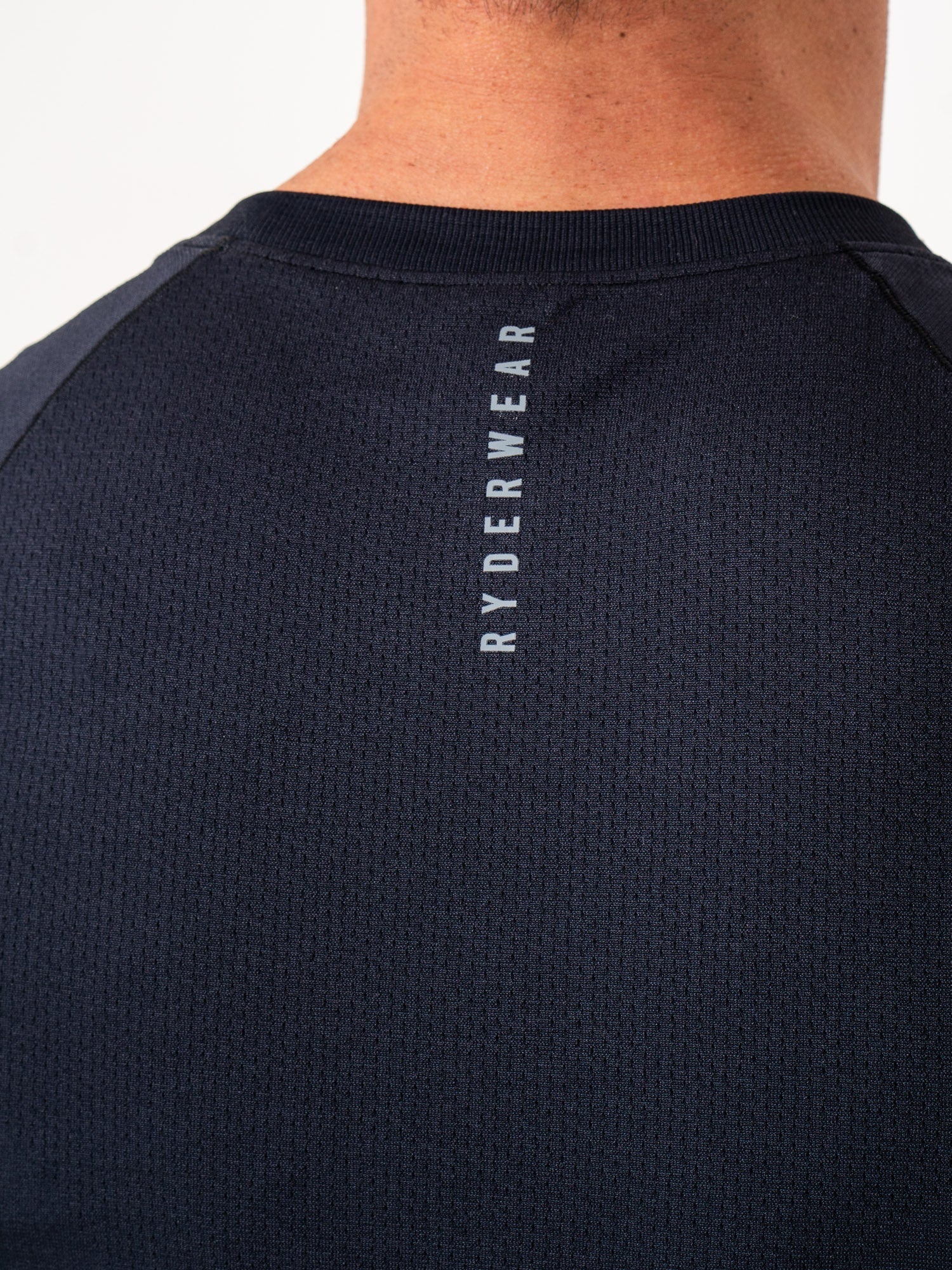 Premium Seamless T-Shirt for Men & Women - Soft Comfort Fit Black Tee - Gym, Yoga, Running & Casual Wear