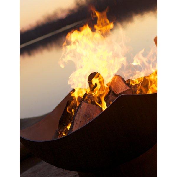 Stunning Manta Ray Fire Pit - Outdoor Patio & Backyard Fireplace for Cozy Gatherings & Camping - Durable Steel & Rust-Resistant Design