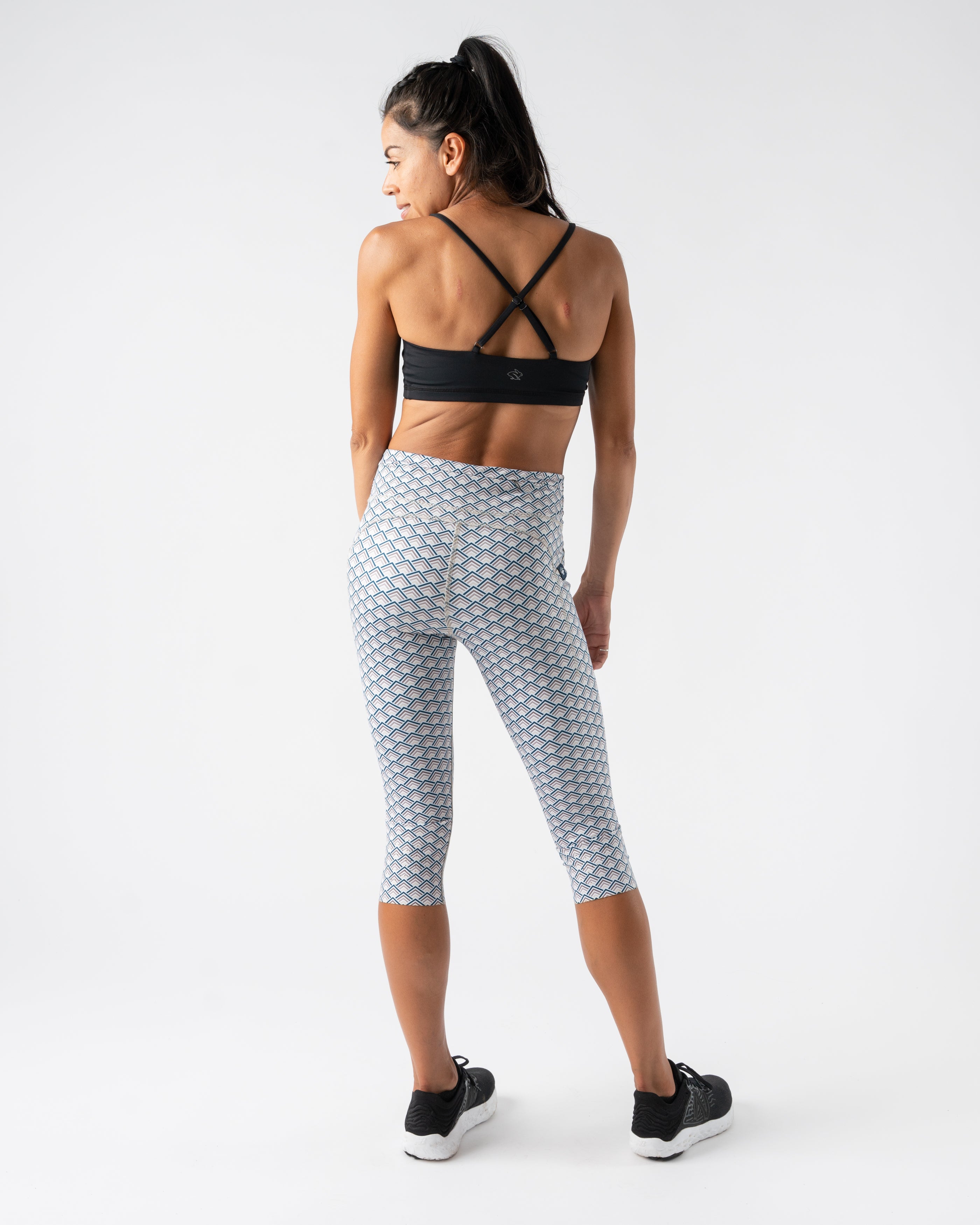 High-Performance Women's Speed Capris - Quick-Dry, Breathable & Stretchable Running & Workout Leggings for Active Lifestyles - Perfect for Gym, Yoga, Jogging & Outdoor Sports