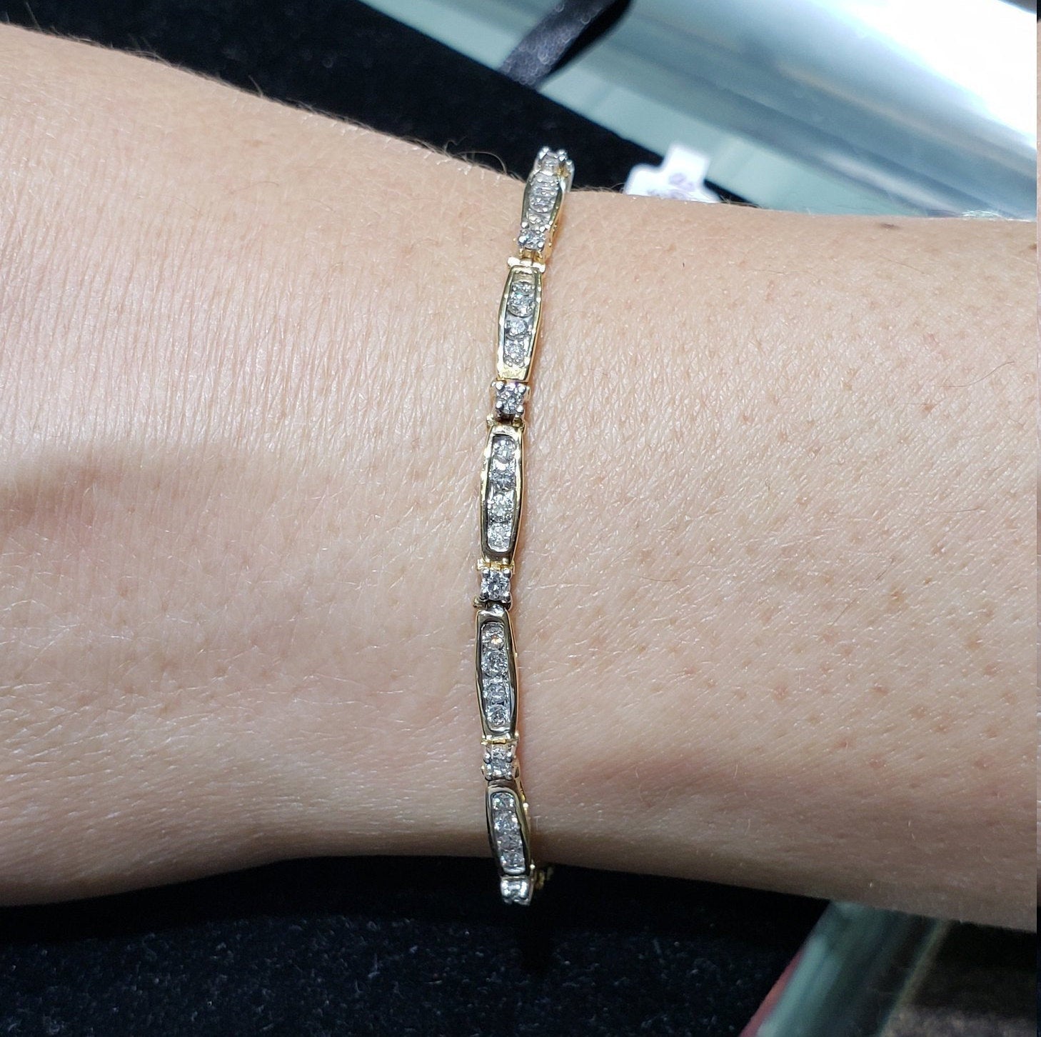 2CT Channel Set Diamond Tennis Bracelet for Women - Elegant & Sparkling Jewelry for Parties, Weddings & Special Occasions