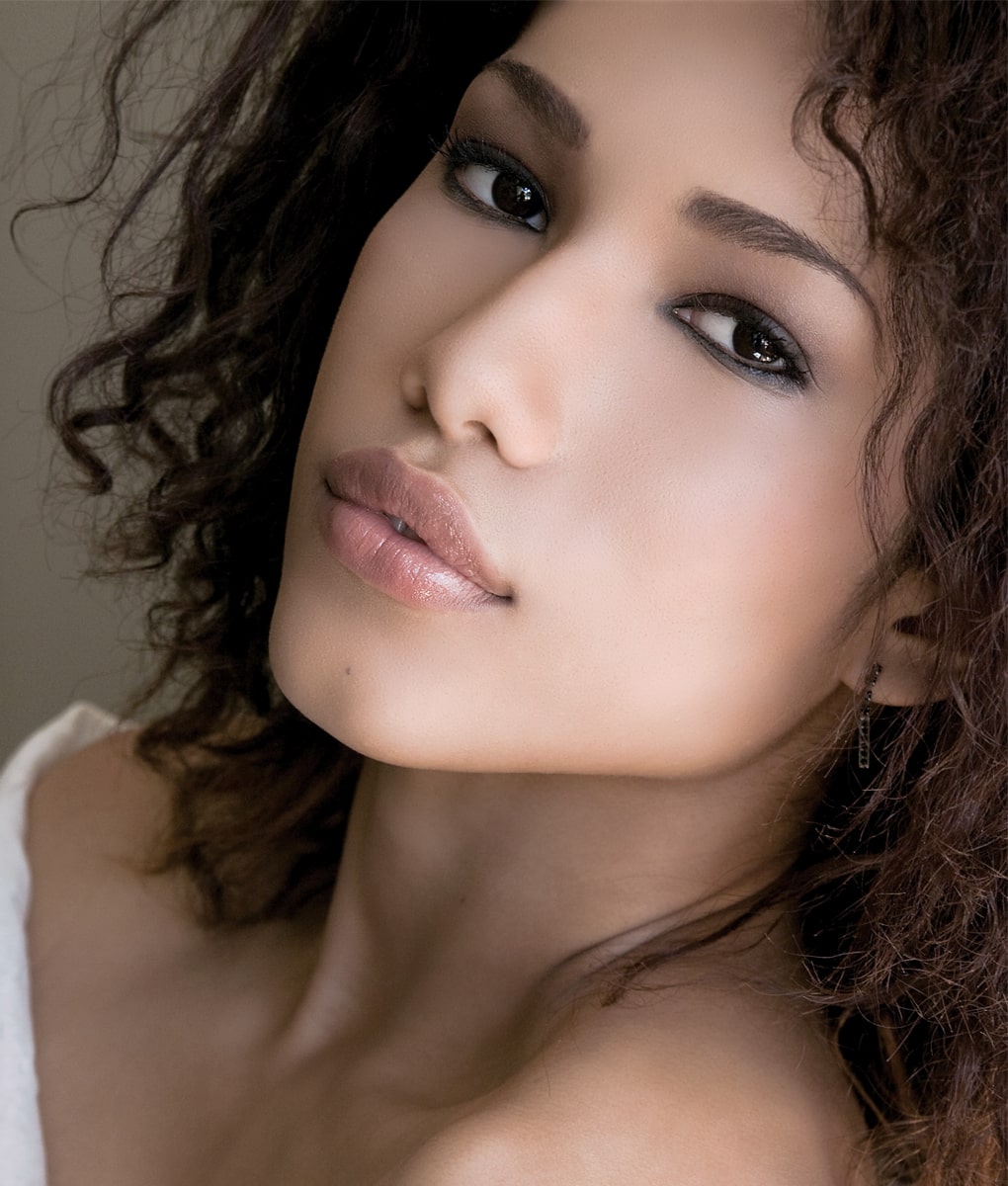 Glamour Creme Ultra HD Professional Foundation - Flawless Full Coverage Makeup for Photo Shoots & Special Occasions