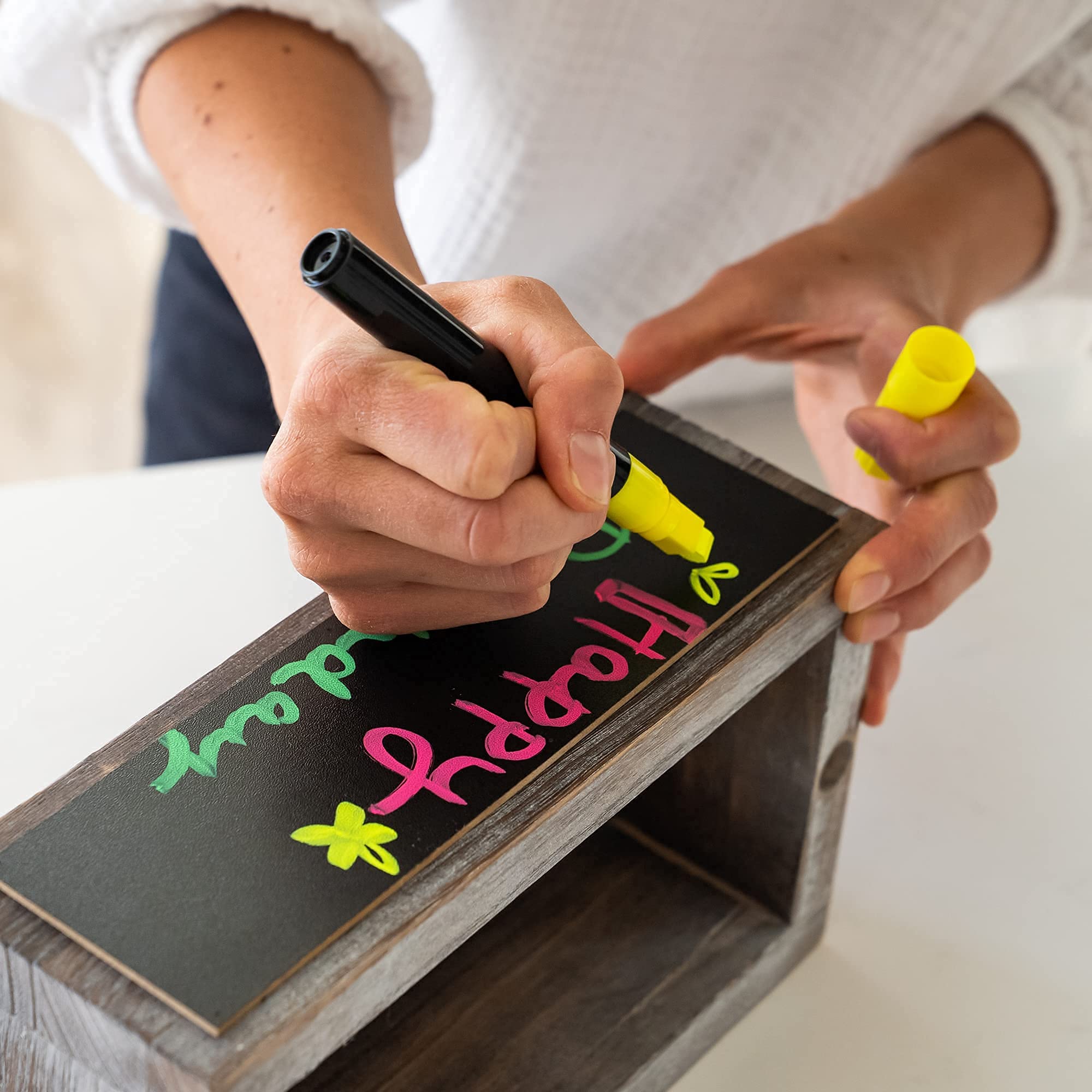 Double Cup Holder with Marker Slot & Chalkboard - Includes 8 Chalk Markers & Drink Labels - Plastic Organizer for Bathroom Cups, Red Party Cups & Disposable Drinkware - Perfect for Home, Office & Party Events