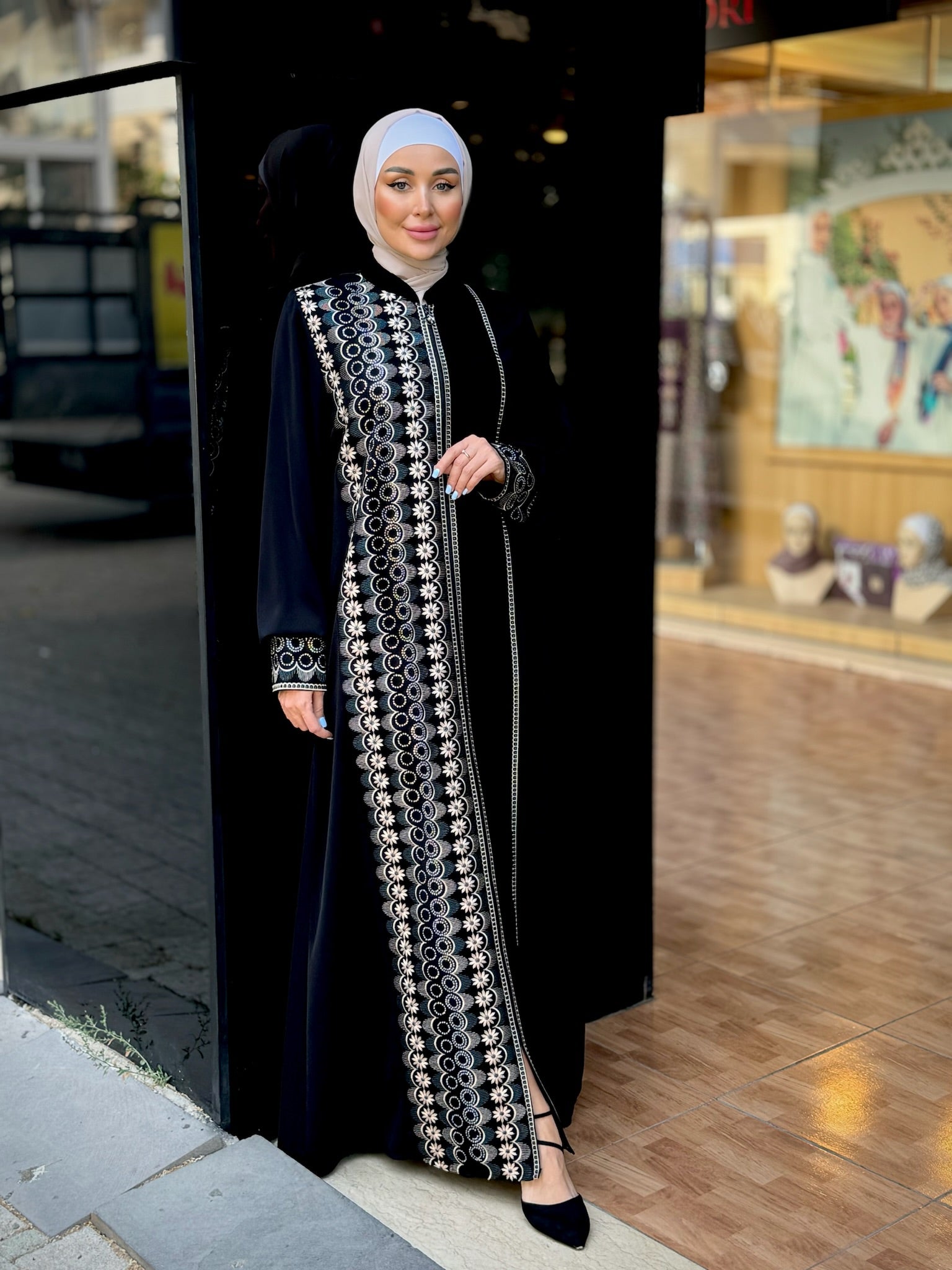 Elegant Black Abaya with Modern Embroidery - Stylish Islamic Dress for Women, Perfect for Prayer, Special Occasions & Everyday Wear
