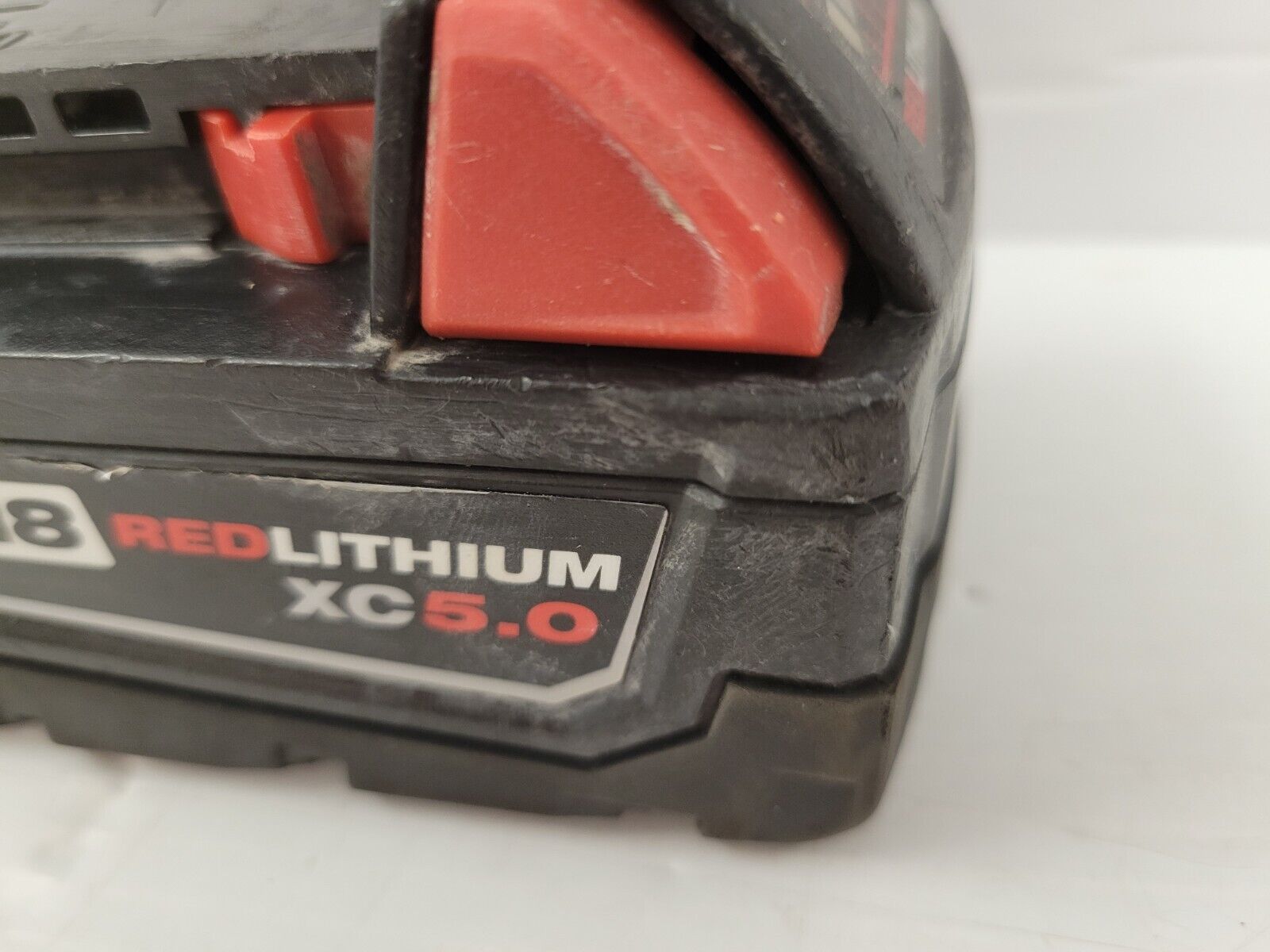 Milwaukee 48-11-1850 18V 5.0Ah Lithium-Ion Battery Pack for Power Tools - Compatible with Milwaukee M18 Cordless Drills, Saws & More - Perfect for Construction, DIY Projects & Professional Use