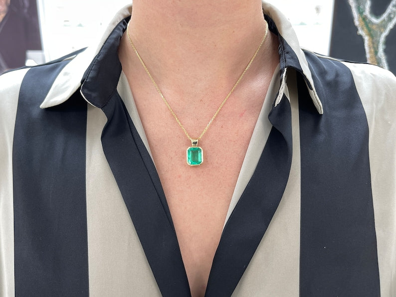6.0ct 18K Gold 750 13x11mm Large Vivid Medium Green Emerald Solitaire Necklace - Elegant Jewelry Gift for Women, Perfect for Weddings, Anniversaries & Special Occasions