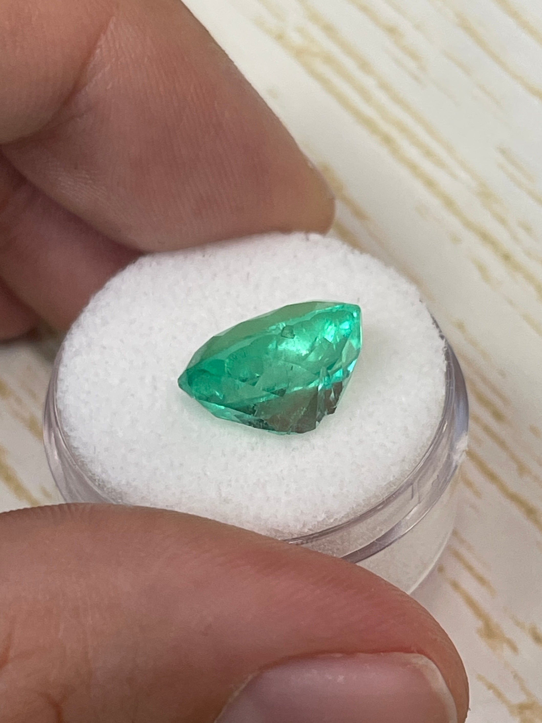 6.40 Carat Medium Green Natural Loose Colombian Emerald Oval Cut Gemstone for Jewelry Making - Engagement Rings, Necklaces & Earrings