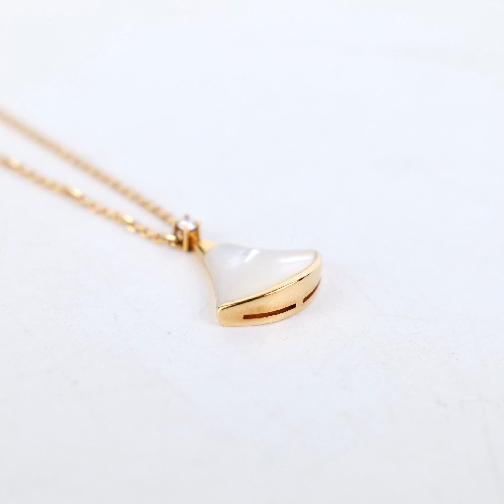 Bvlgari Diva Dream Necklace - 18K Rose Gold with Mother of Pearl Pendant | Elegant Jewelry for Women, Perfect for Weddings, Parties & Special Occasions