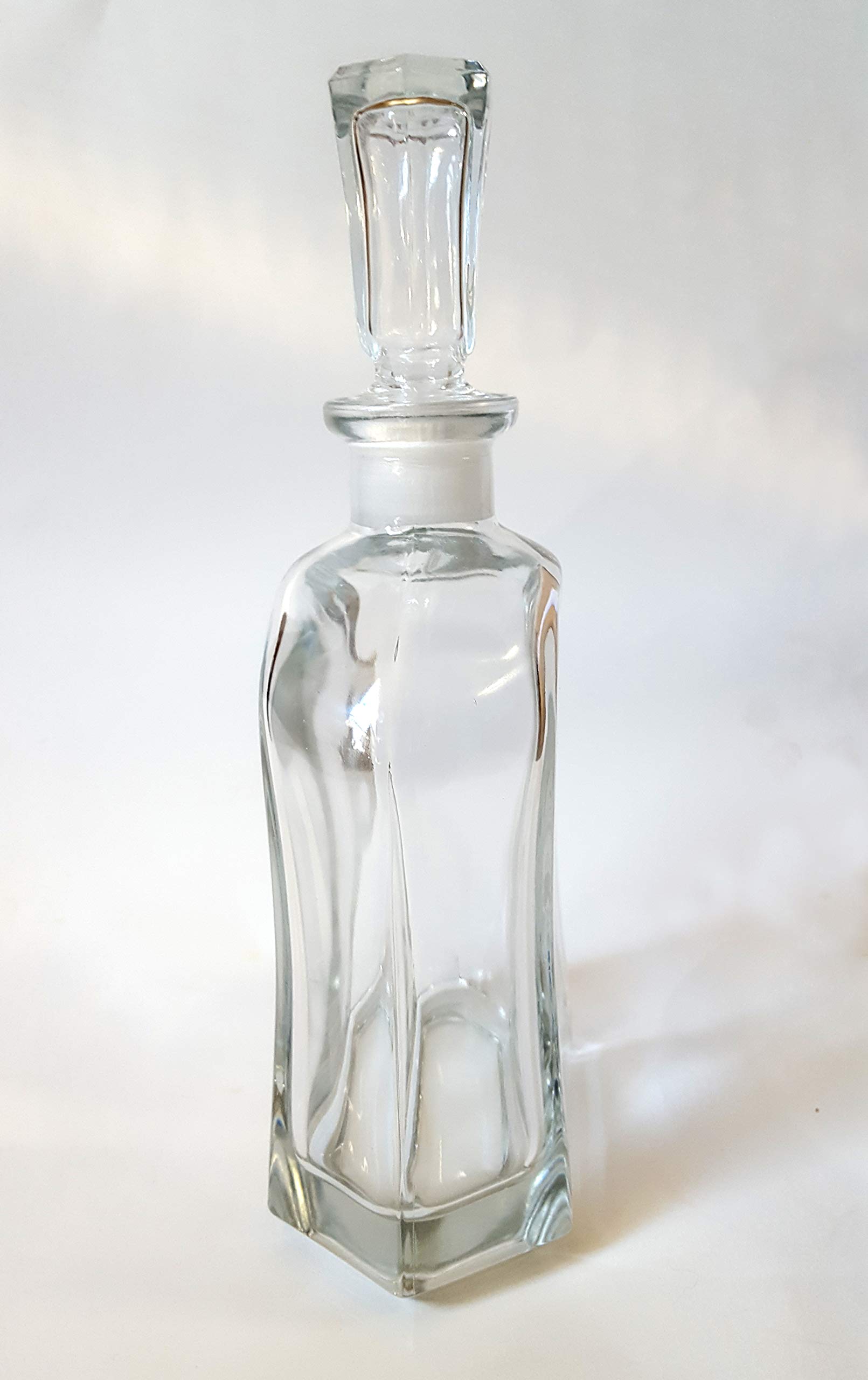 Personalized Family Crest Whiskey Decanter with Engraved Coat of Arms - Elegant Glass Liquor Decanter for Bourbon, Scotch & Whiskey - Perfect for Weddings, Anniversaries & Family Gifts