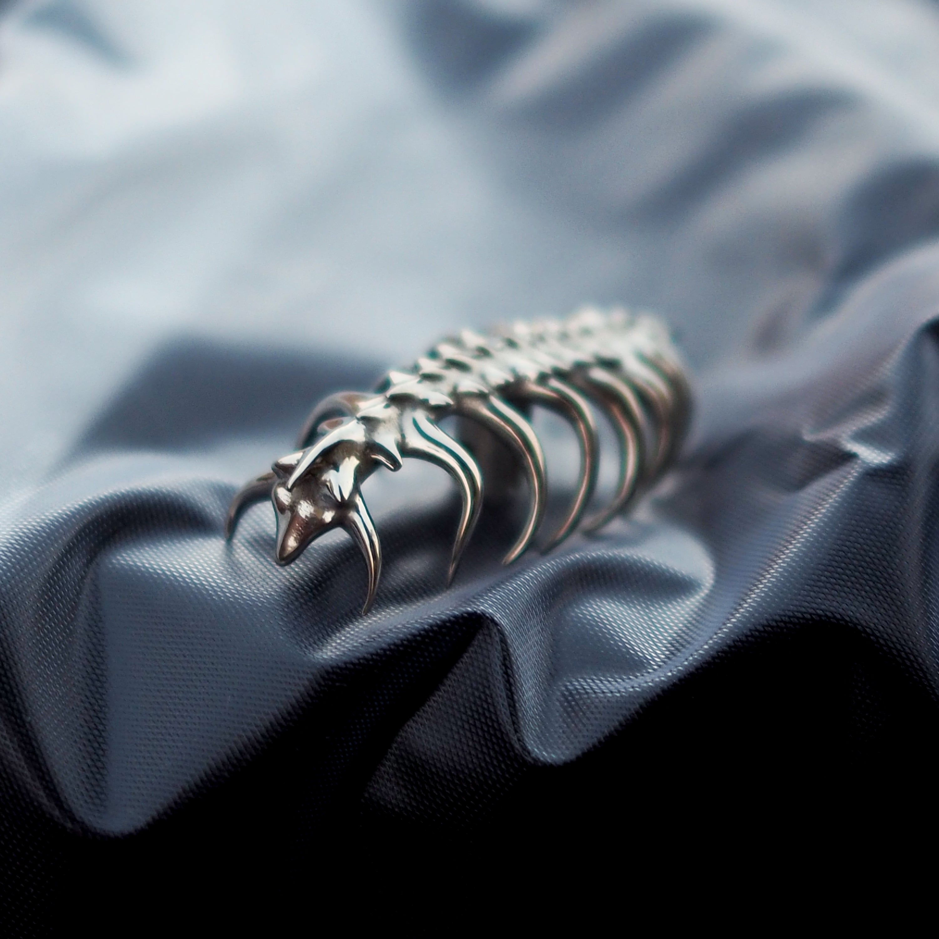 Customized Metal Face Hugging Bug Keycap - Personalized 2.25U Enter Key for Mechanical Keyboards - Perfect for Gaming, Typing & Alien-Themed PC Setups