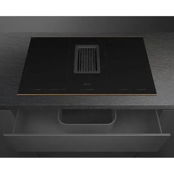 Smeg 80cm Black Induction Cooktop with Integrated Rangehood - Dolce Stil Novo Design for Modern Kitchens | Perfect for Home Chefs & Open-Plan Living Spaces