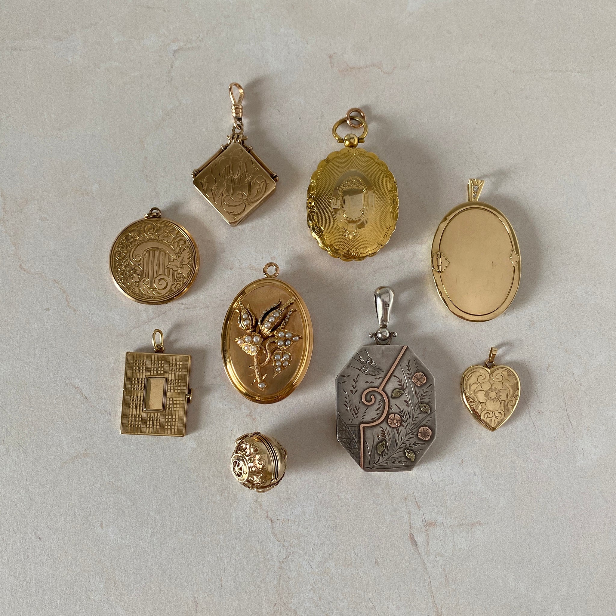 Victorian Style 18K Yellow Gold Oval Locket Pendant with Diamond Accents - Perfect for Anniversary Gifts & Bridal Jewelry