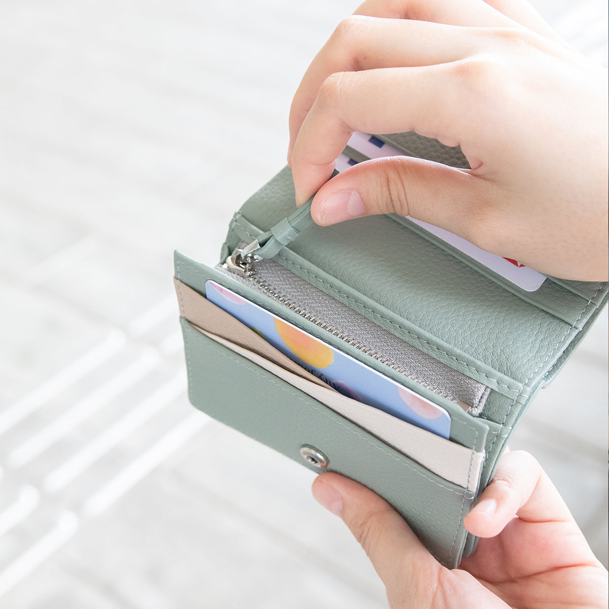 Lola Genuine Leather Bi-Fold Wallet for Men - Slim RFID Blocking Credit Card Holder - Perfect for Everyday Use, Travel & Business