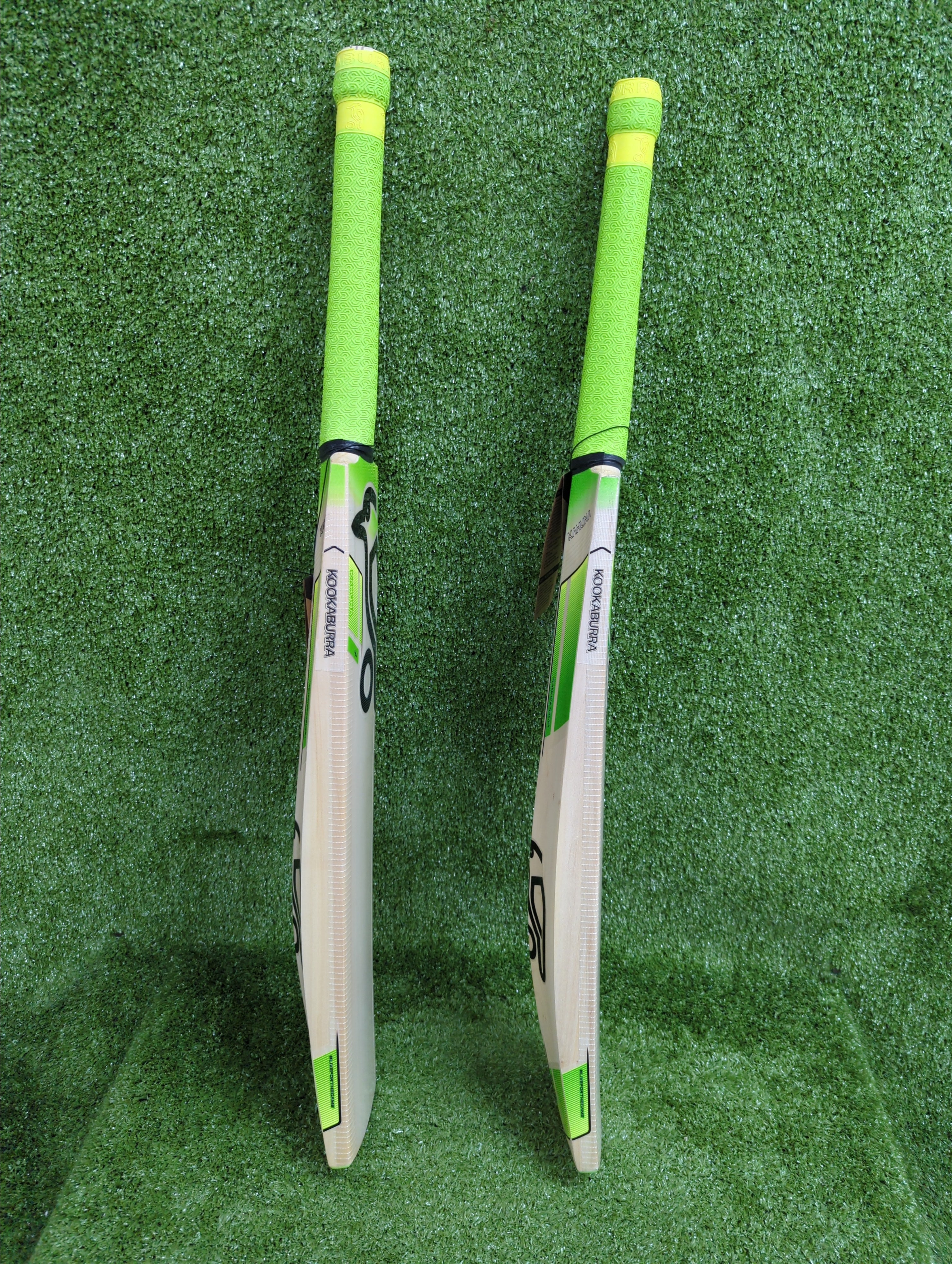 Kookaburra Kahuna 4.1 Junior/Youth English Willow Cricket Bat - Lightweight & Durable for Young Players - Perfect for Practice, Matches & Cricket Training