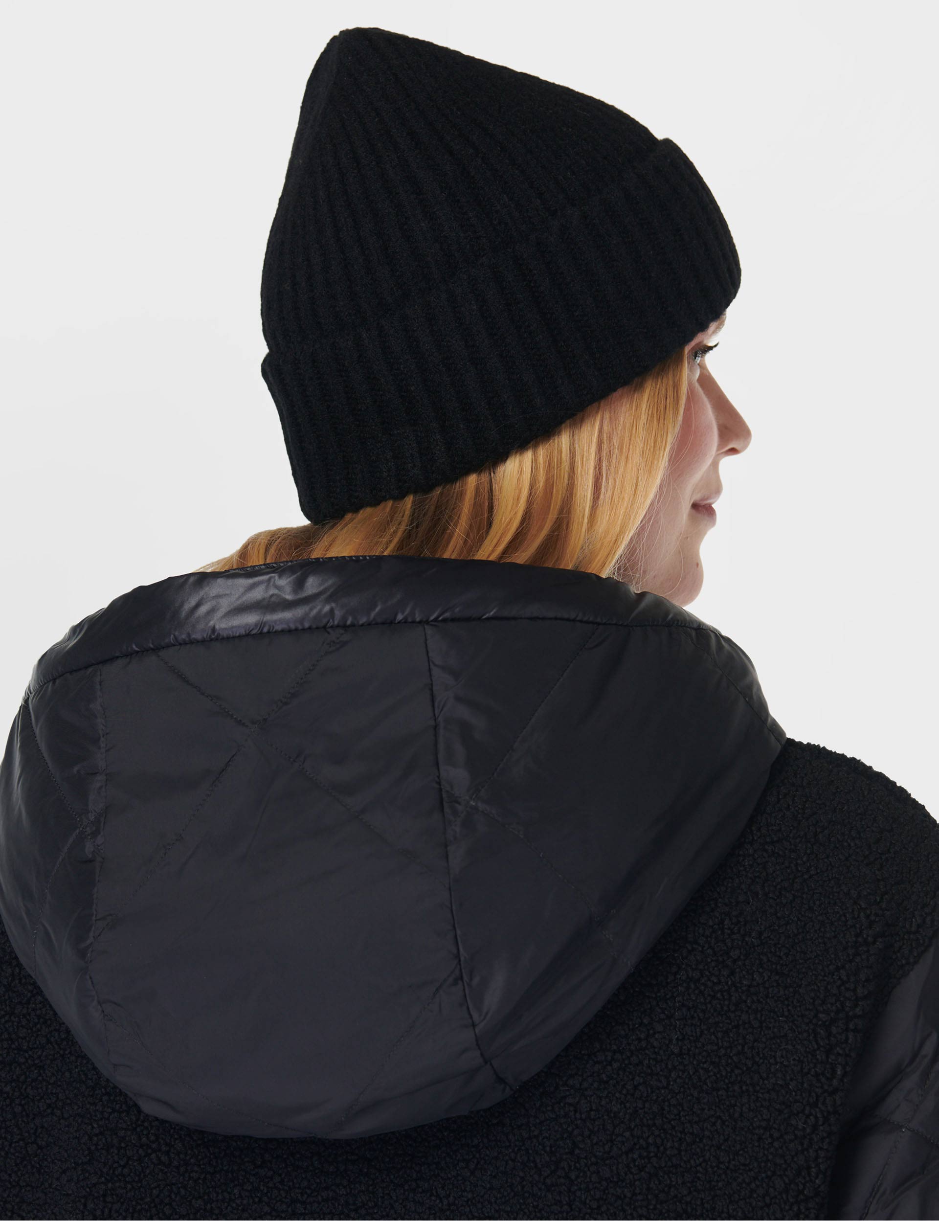 Warm Snowfall Knitted Beanie Hat for Men & Women - Soft Winter Beanie in Black - Perfect for Skiing, Snowboarding & Cold Weather Activities