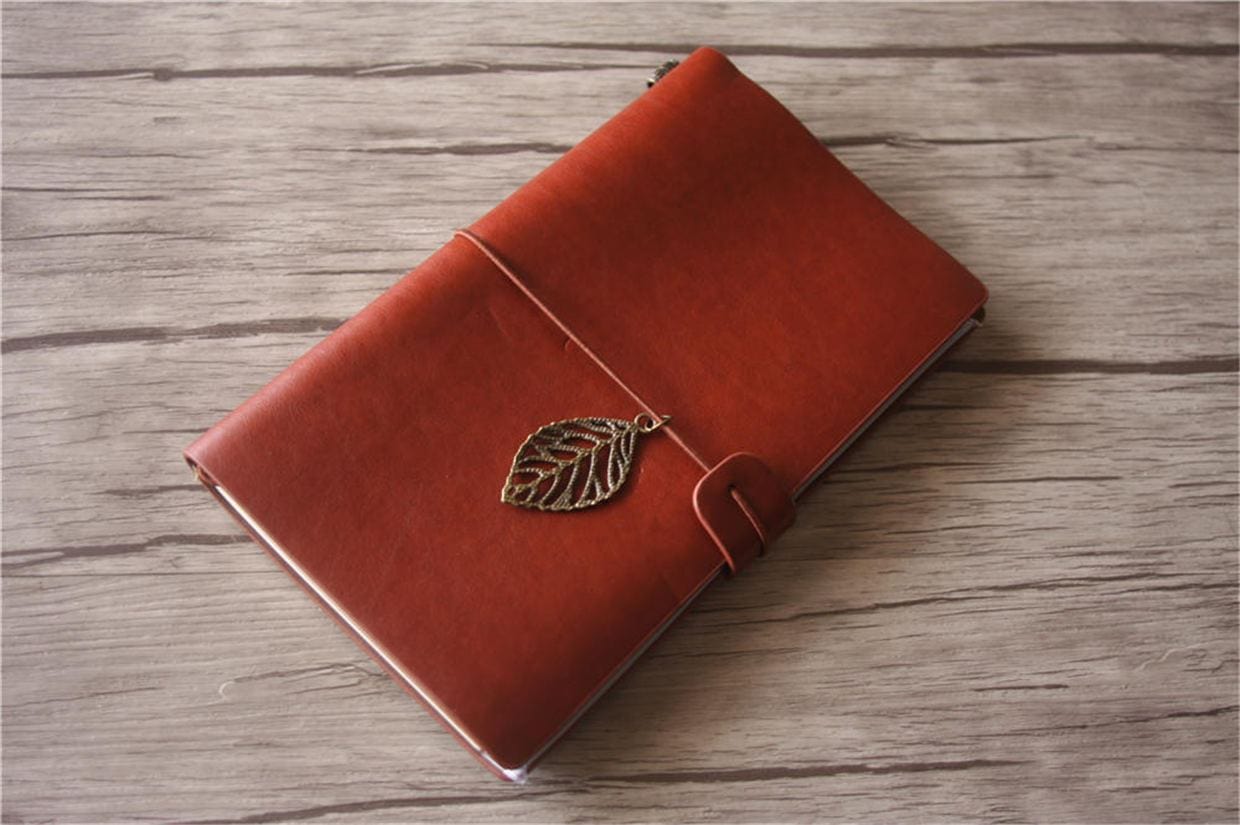 Personalized Leather Travelers Notebook - Custom Name & Date, Refillable Journal for Writing, Sketching & Planning - Perfect Gift for Travelers, Writers & Students