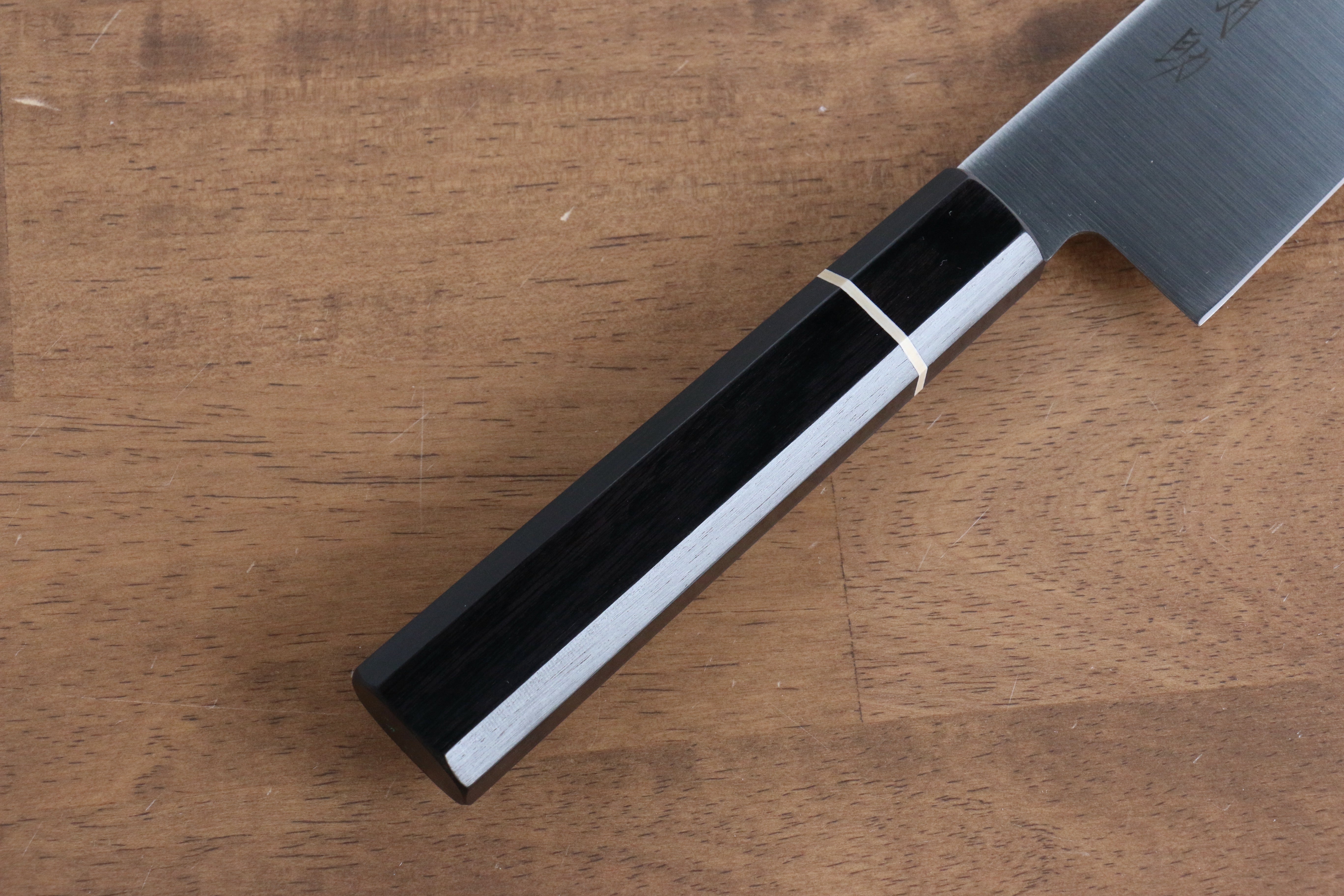 Seisuke Molybdenum Santoku Knife 180mm - Black Pakkawood Handle - Professional Japanese Kitchen Knife for Slicing, Dicing & Chopping Vegetables, Meat & Fish