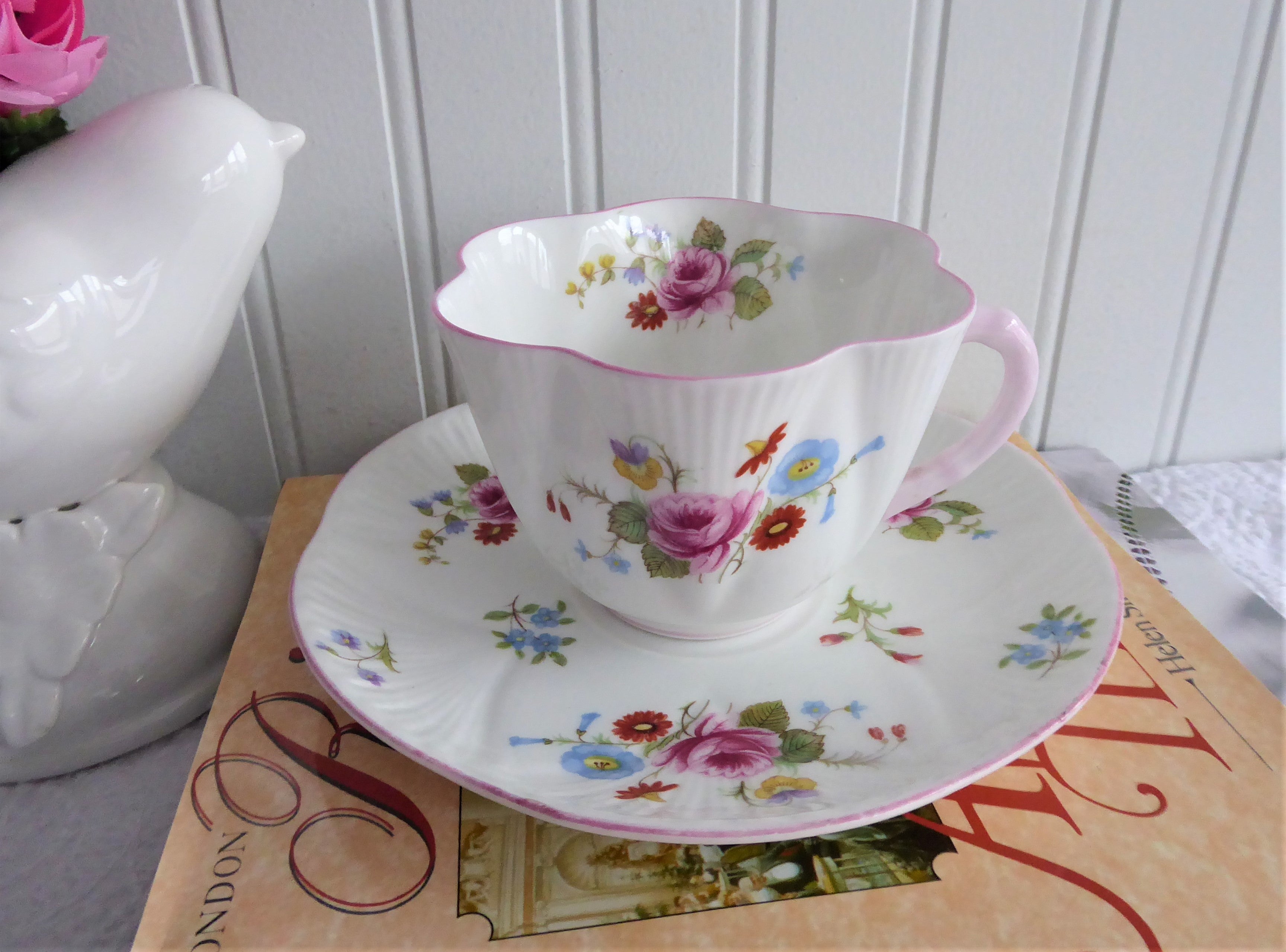 Elegant Shelley Bone China Cup and Saucer Set with Rose & Red Daisy Design, Pink Trim - Perfect for Afternoon Tea, Bridal Showers & Vintage Collections
