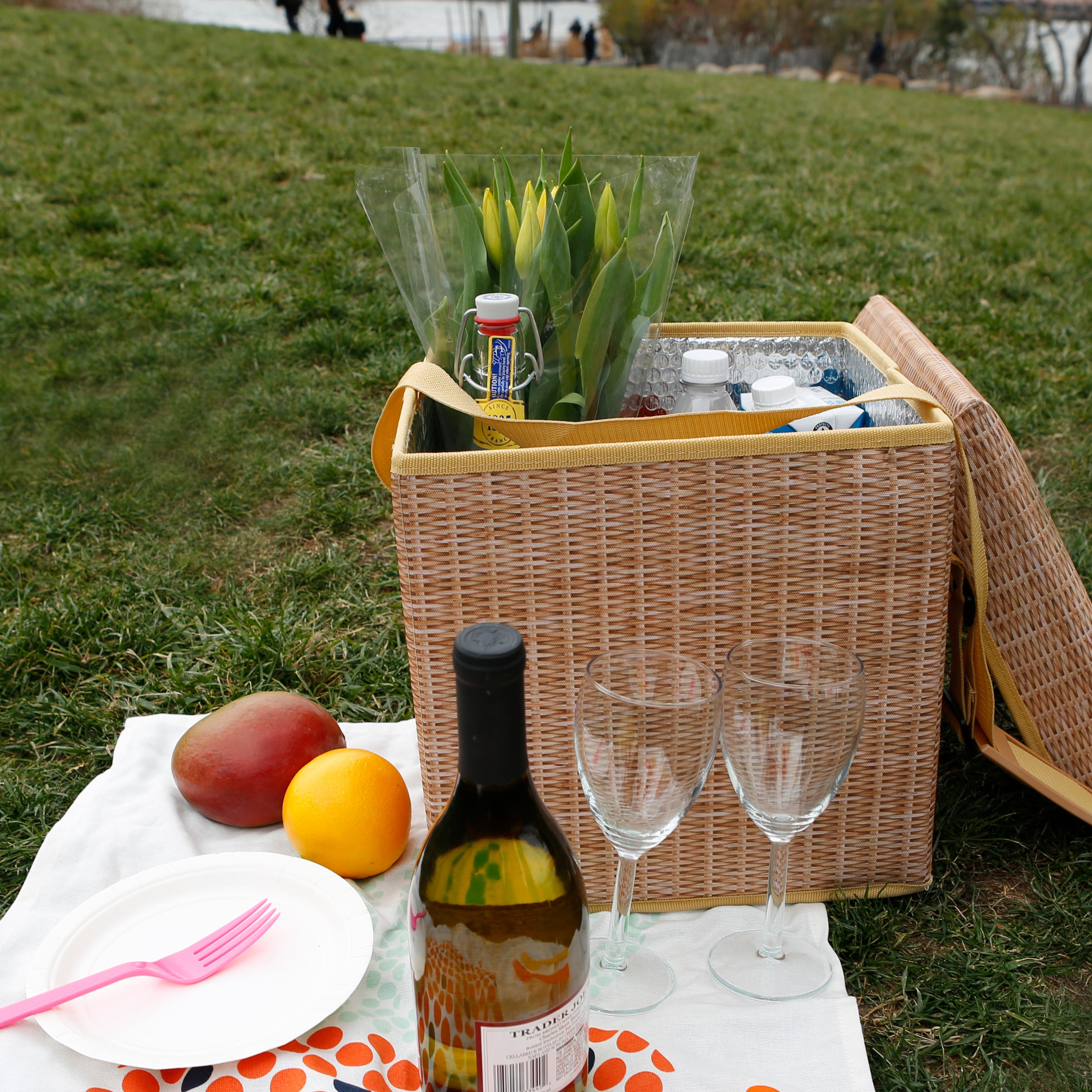 Premium Woven Wicker Picnic Cooler Seat with Insulated Storage - Perfect for Outdoor Gatherings, Beach Trips, and Camping Adventures