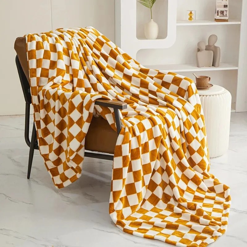 Soft Plush Checkered Throw Blanket - Cozy Fleece Blanket for Couch, Bed & Sofa - Perfect for Winter, Home Decor & Gift Giving