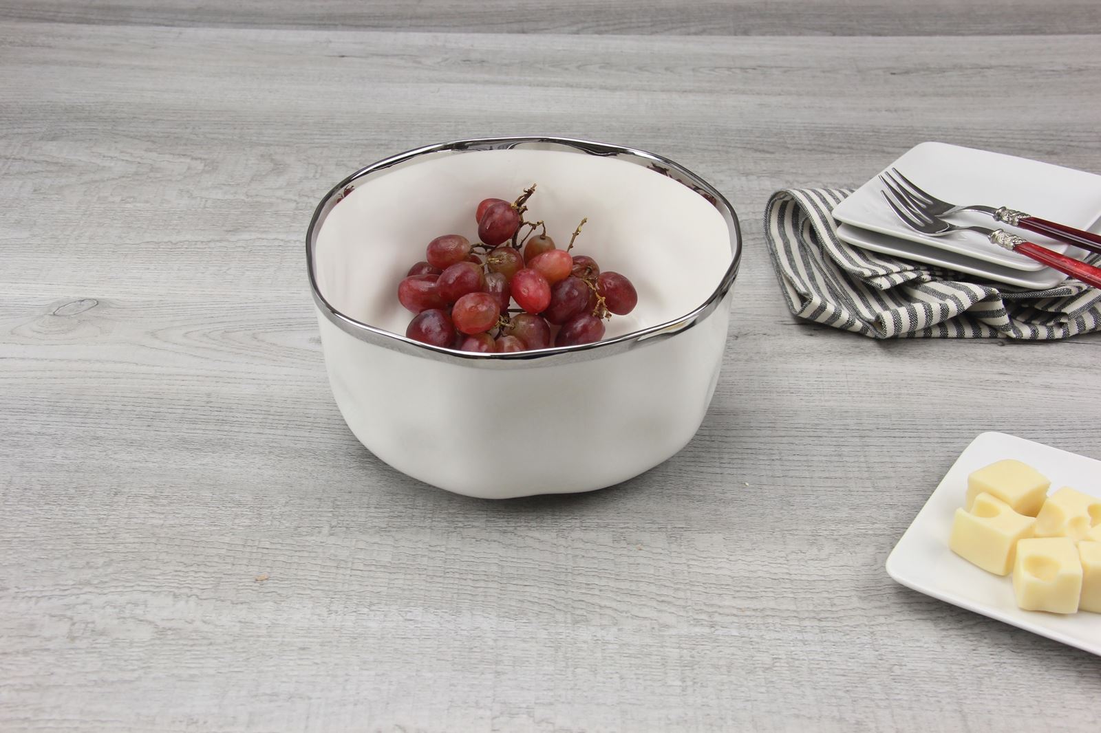 Bianca White and Silver Medium Bowl - Elegant Serving Bowl for Salads, Pasta, and Desserts - Perfect for Dinner Parties and Home Decor