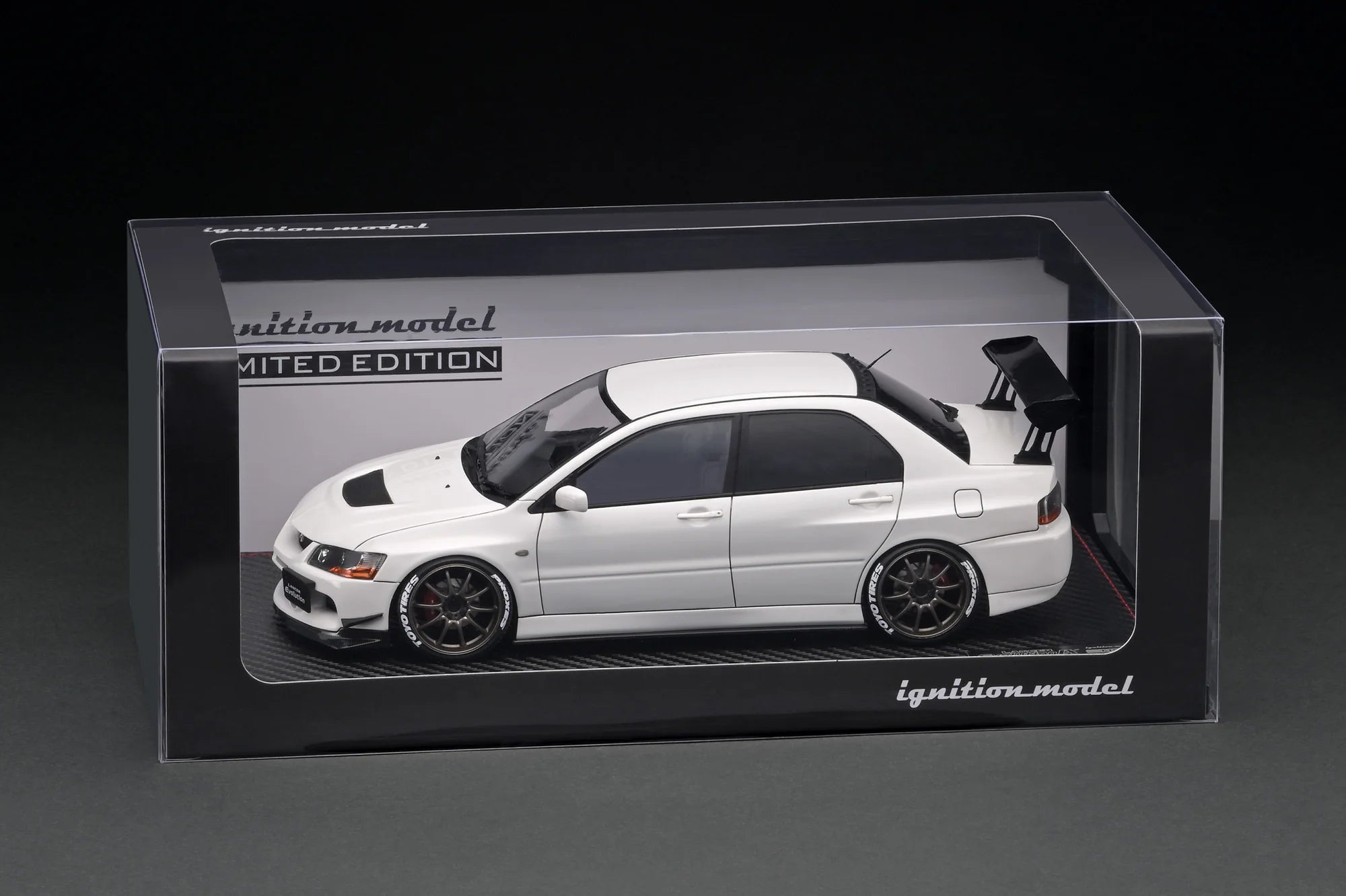 1:18 Scale Mitsubishi Lancer Evolution IX CT9A White Diecast Model Car - No Engine Display - Perfect for Collectors, Racing Fans & Display Shelves
