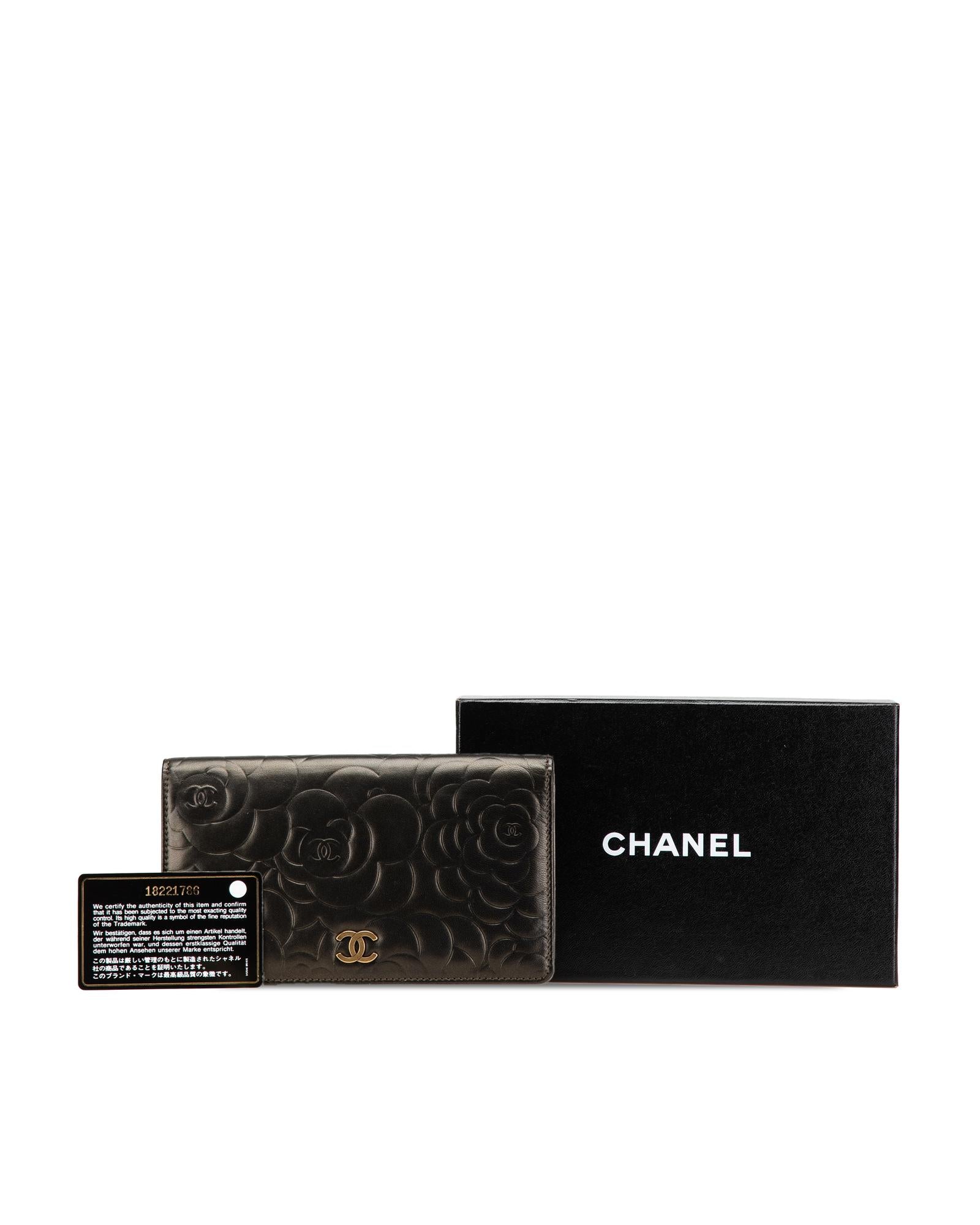 Camellia Pattern Leather Wallet for Women - Stylish & Durable RFID Blocking Bifold Wallet - Perfect for Everyday Use, Travel & Gifting