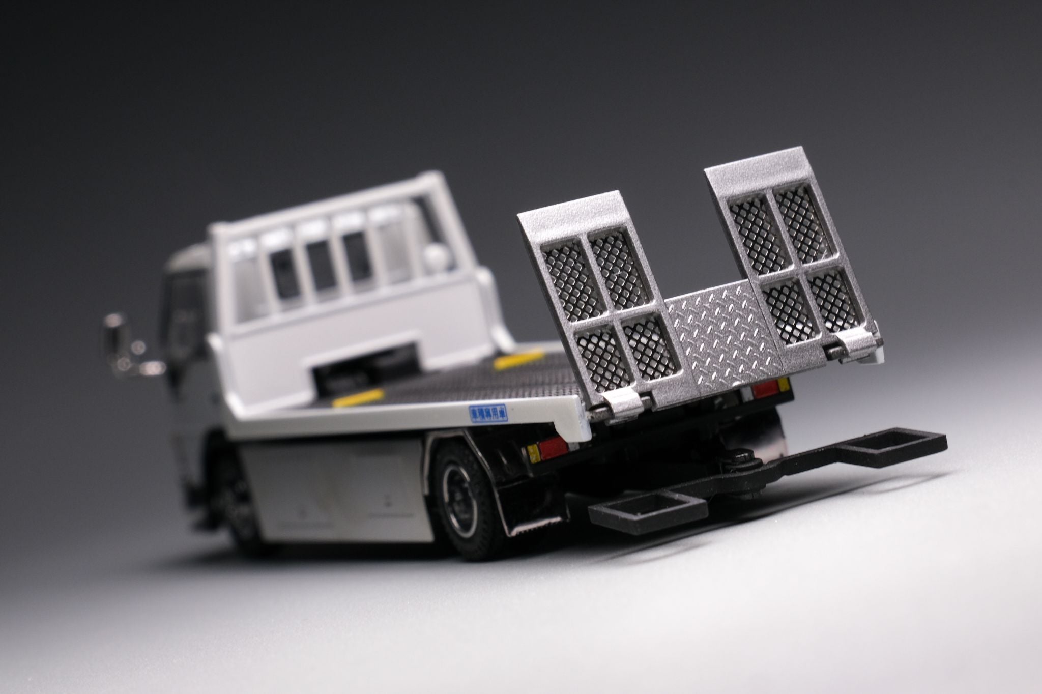 Peako Model x YES Model Flatbed Tow Truck in White V2 - Heavy Duty Towing Vehicle for Car Transport & Recovery - Perfect for Auto Shops, Roadside Assistance & Emergency Towing Services
