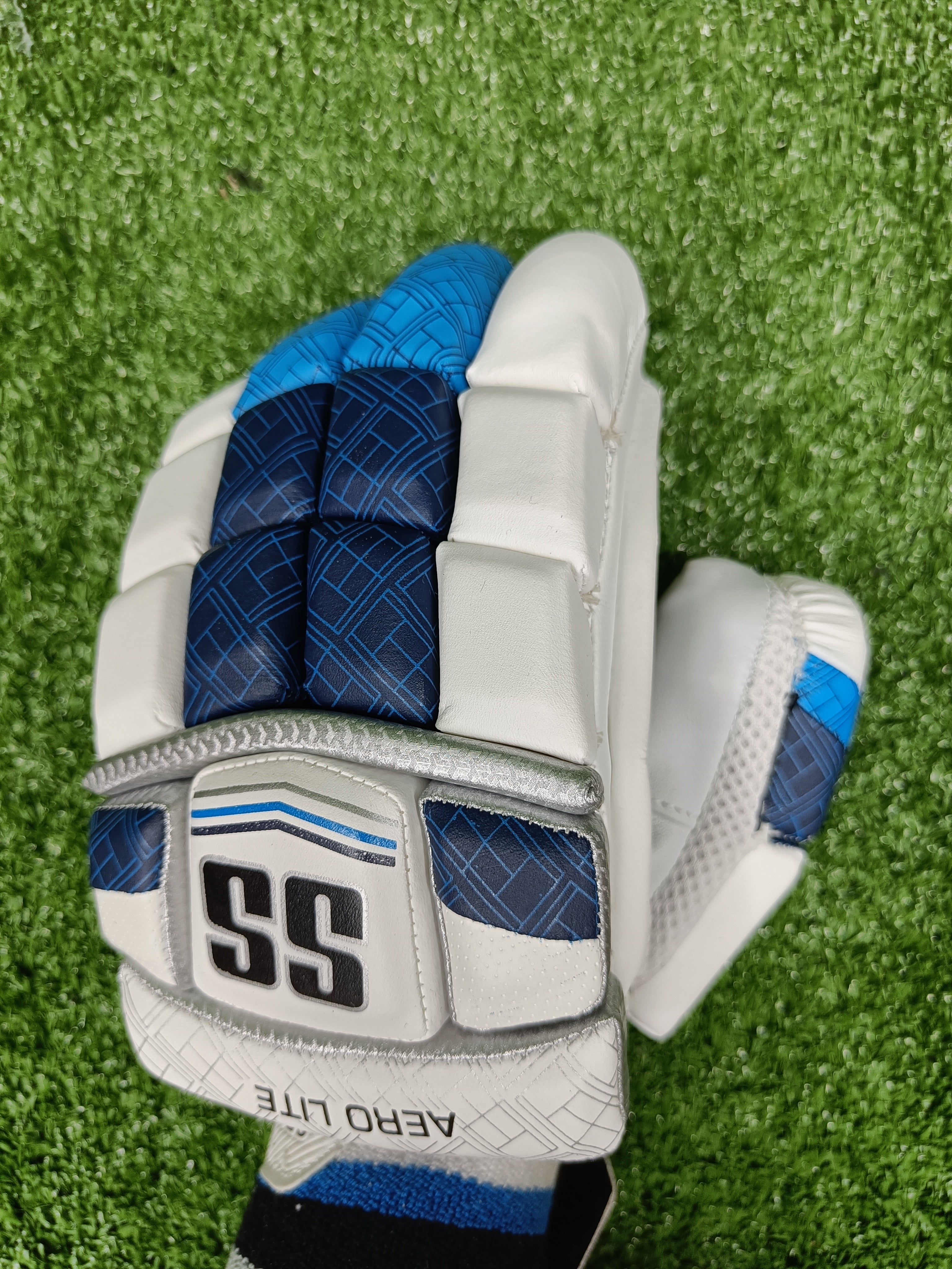 SS Aerolite Junior/Youth Cricket Batting Gloves - Dark Blue | Lightweight Protective Gloves for Young Cricket Players | Perfect for Practice, Matches & Training Sessions
