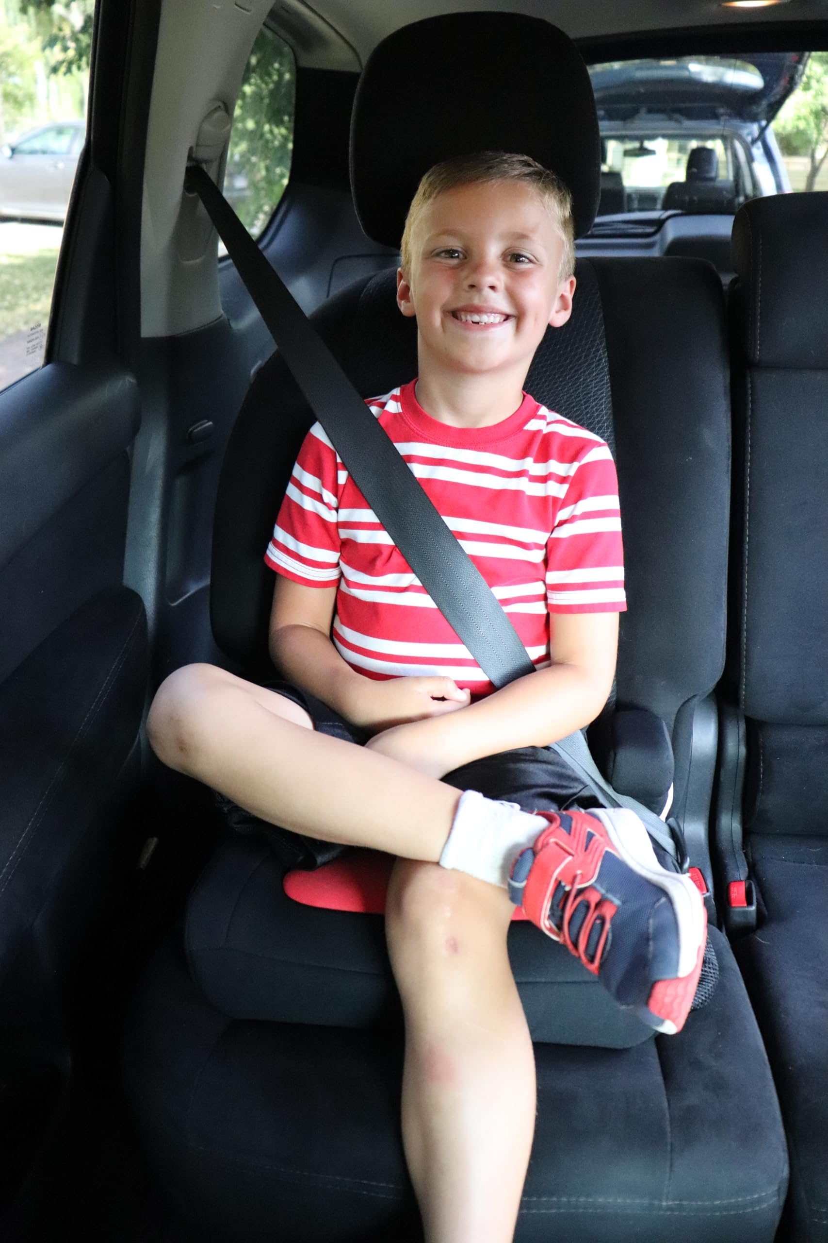 TravelSmarter Lightweight Portable Booster Seat - Compact 1 LBS Black One Size for Kids - Perfect for Airplane, Car, Restaurant & Everyday Child Safety