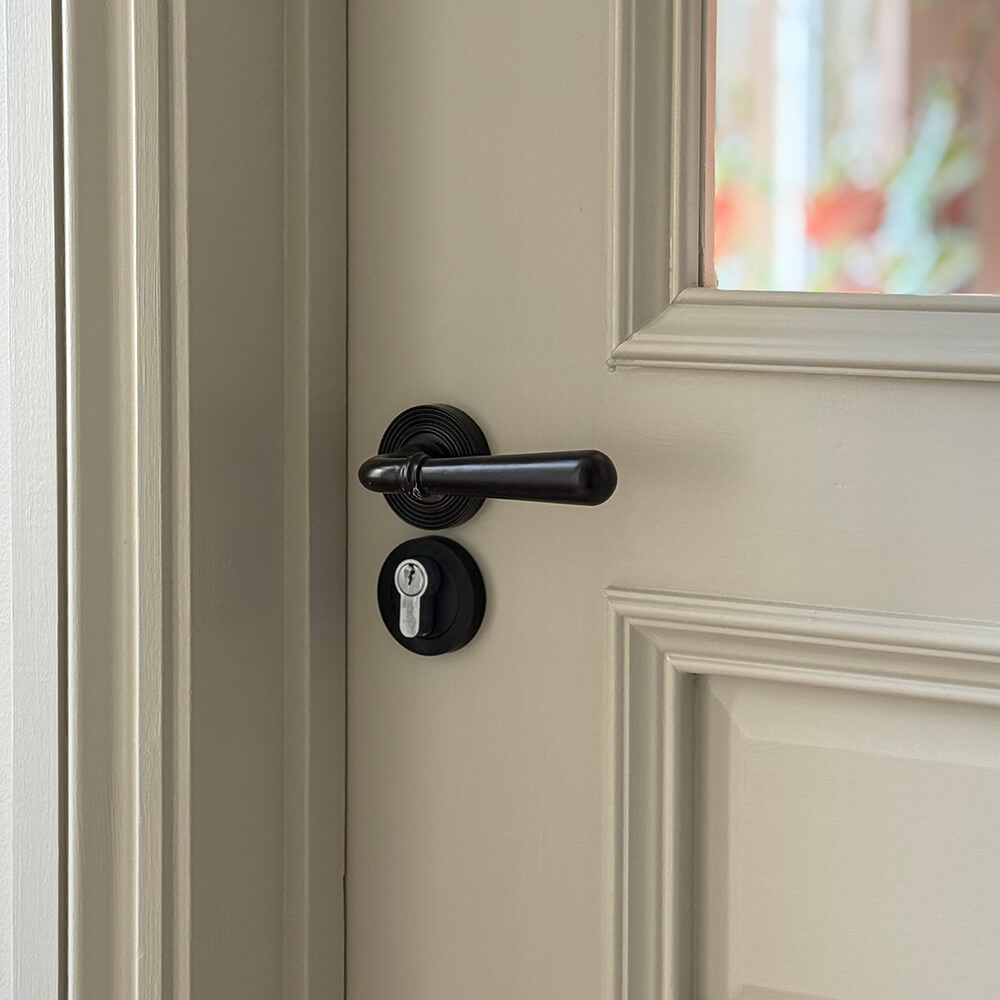 Aged Bronze Newbury Lever Door Handles - Vintage Concealed Beehive Rose Design for Interior Doors | Perfect for Home, Office & Commercial Spaces