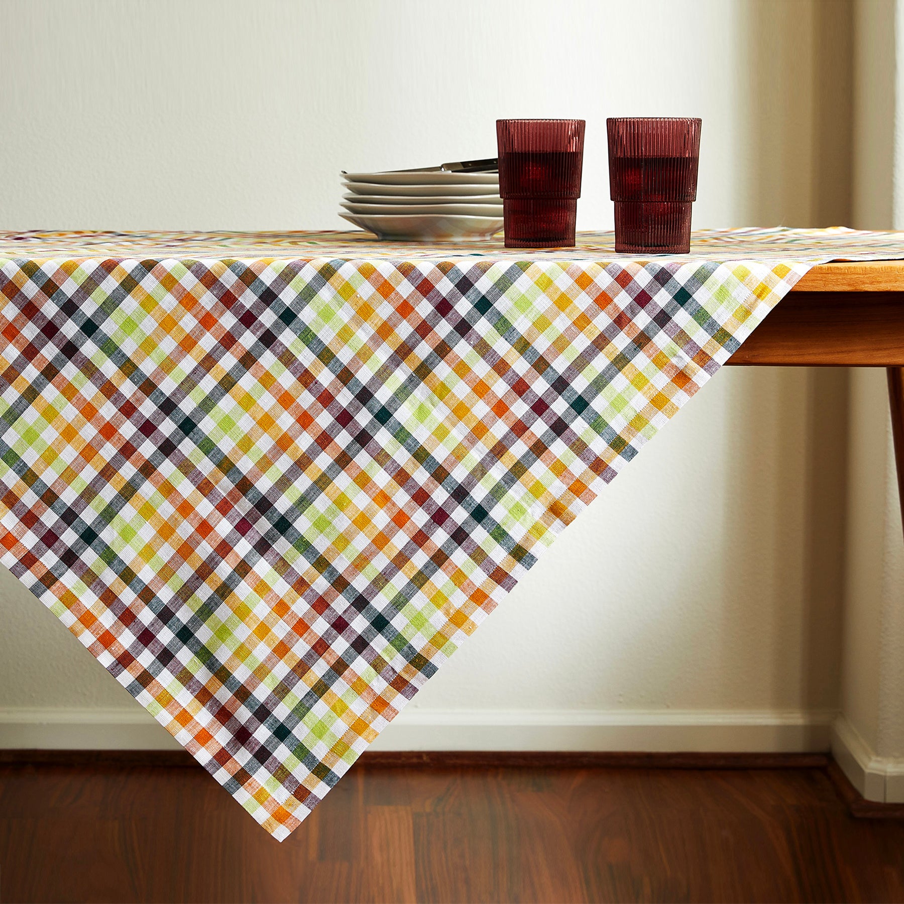Classic Gingham Table Throw - Stylish Cotton Tablecloth for Dining, Picnics & Outdoor Events - Perfect for Kitchen, Party & Home Decor