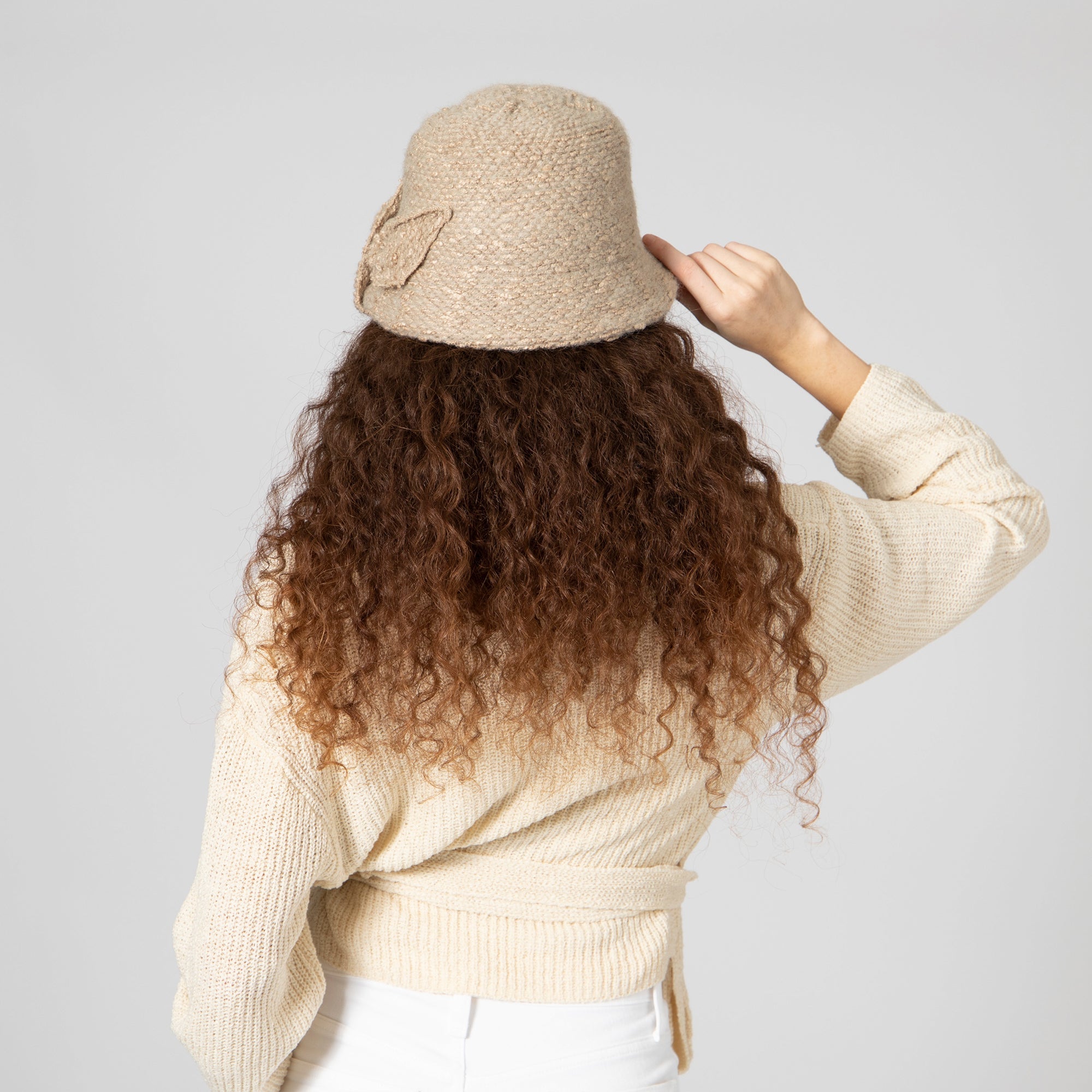 Elegant Women's Knit Cloche Hat with Wrapped Bow - Winter Fashion Accessory for Casual Outfits and Special Occasions