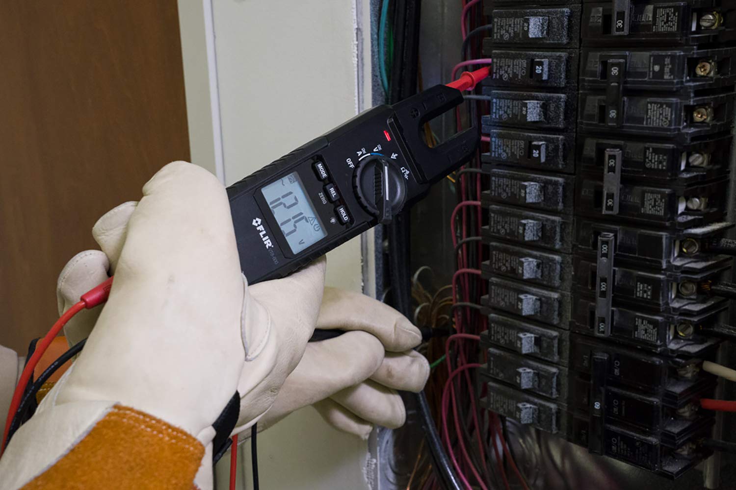FLIR VT8-600 Voltage Tester - 600V/100A Open Jaw Clamp Meter for AC/DC Voltage, Continuity and Current Testing - Ideal for Electricians, HVAC Technicians and Industrial Maintenance