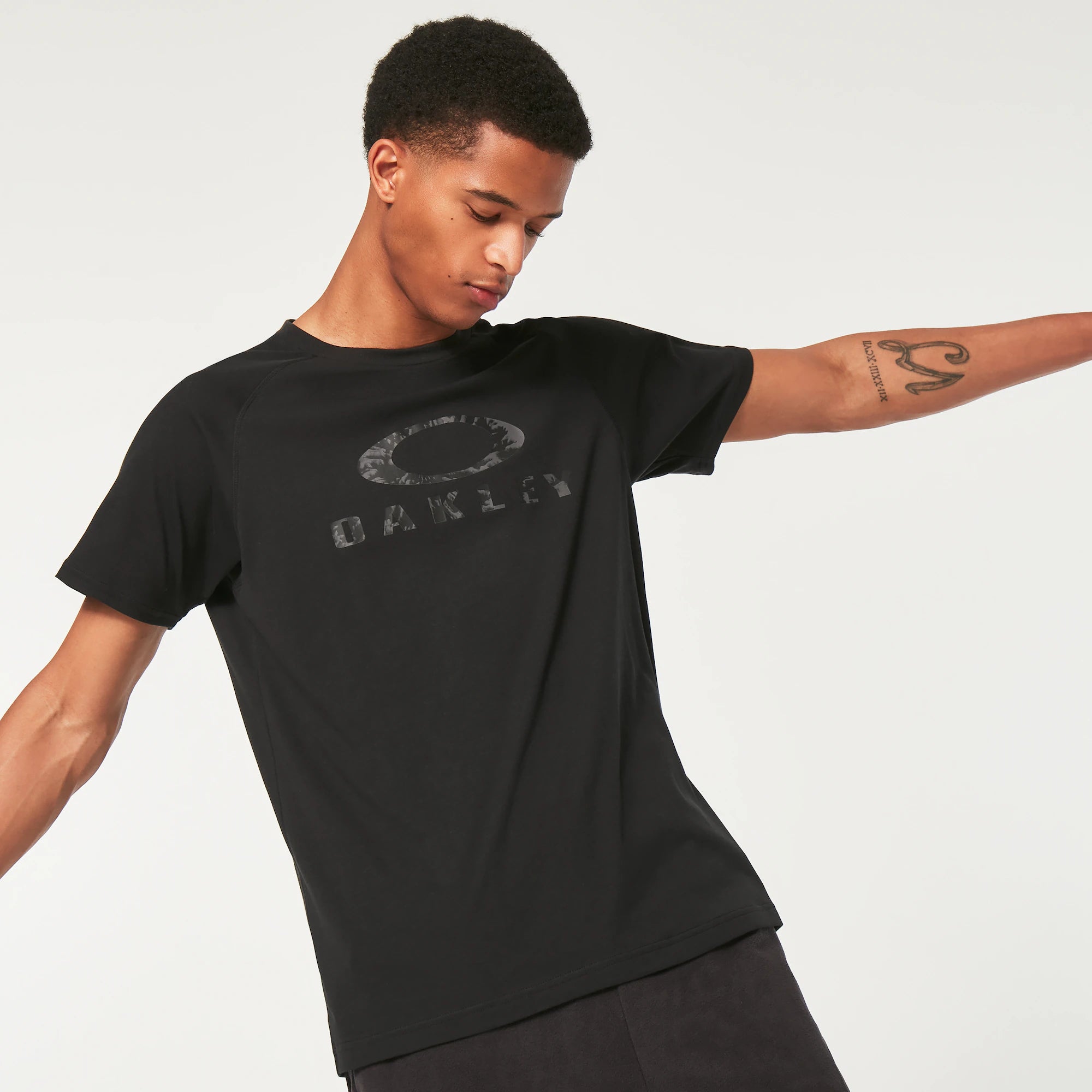 Oakley Men's Wanderlust Short Sleeve T-Shirt - Blackout Color for Outdoor Activities, Gym & Casual Wear