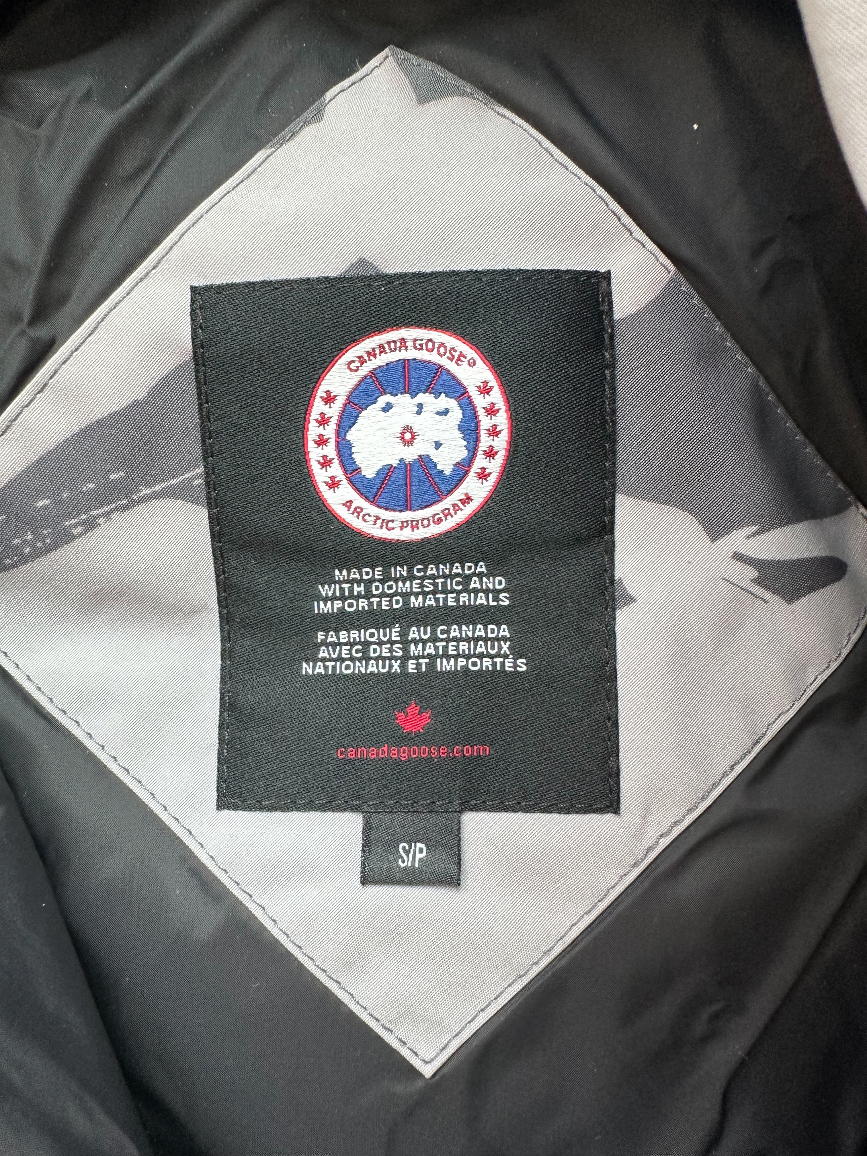 Canada Goose Grey Camo Chelsea Women's Jacket - Waterproof Winter Coat for Outdoor Activities & Urban Fashion