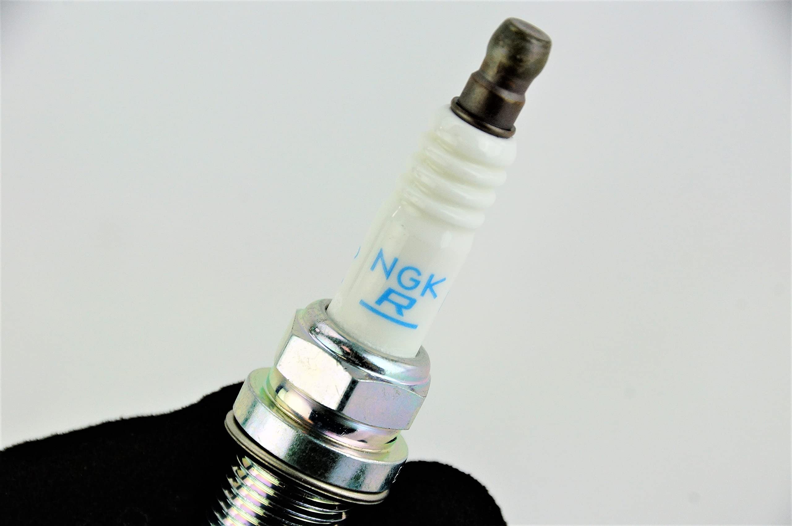 NGK 3199 Laser Platinum Spark Plugs BKR6EQUP (4 Pack) - High Performance Spark Plugs for Honda, Toyota, Nissan - Perfect for Engine Tuning & Performance Upgrades