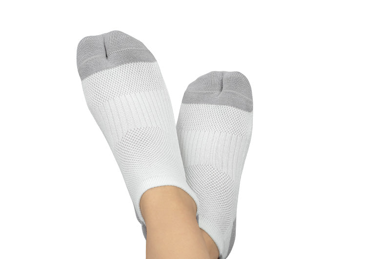 Bunion Relief Socks for Women & Men - Padded Low Cut Comfort Socks for Bunions & Hammertoes - Breathable Cotton White Socks for All-Day Pain Relief (Ideal for Work, Running & Daily Wear)