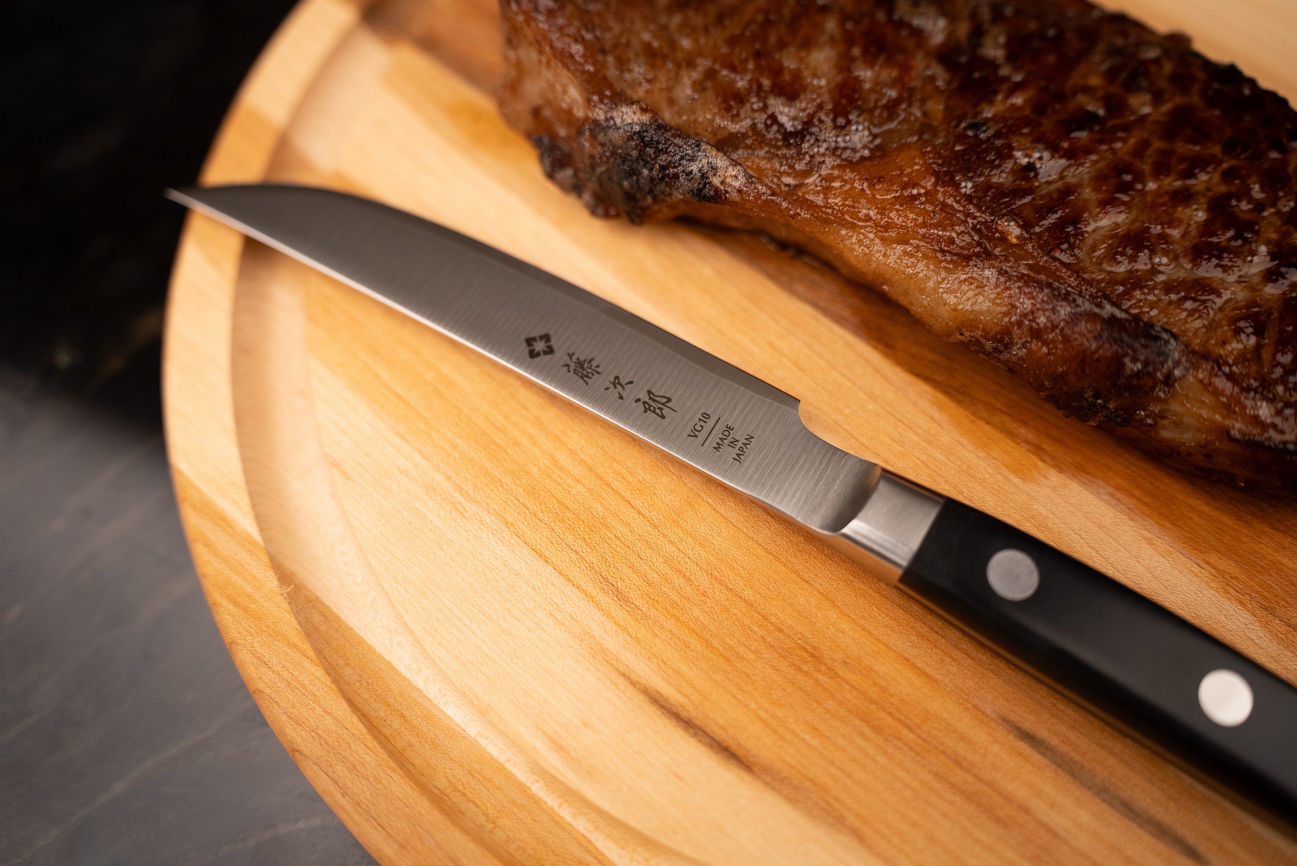 TOJIRO CLASSIC Premium Japanese Stainless Steel Steak Knife Set - 4-Piece Sharp Kitchen Cutlery for Steakhouse Dining, BBQ, and Home Cooking