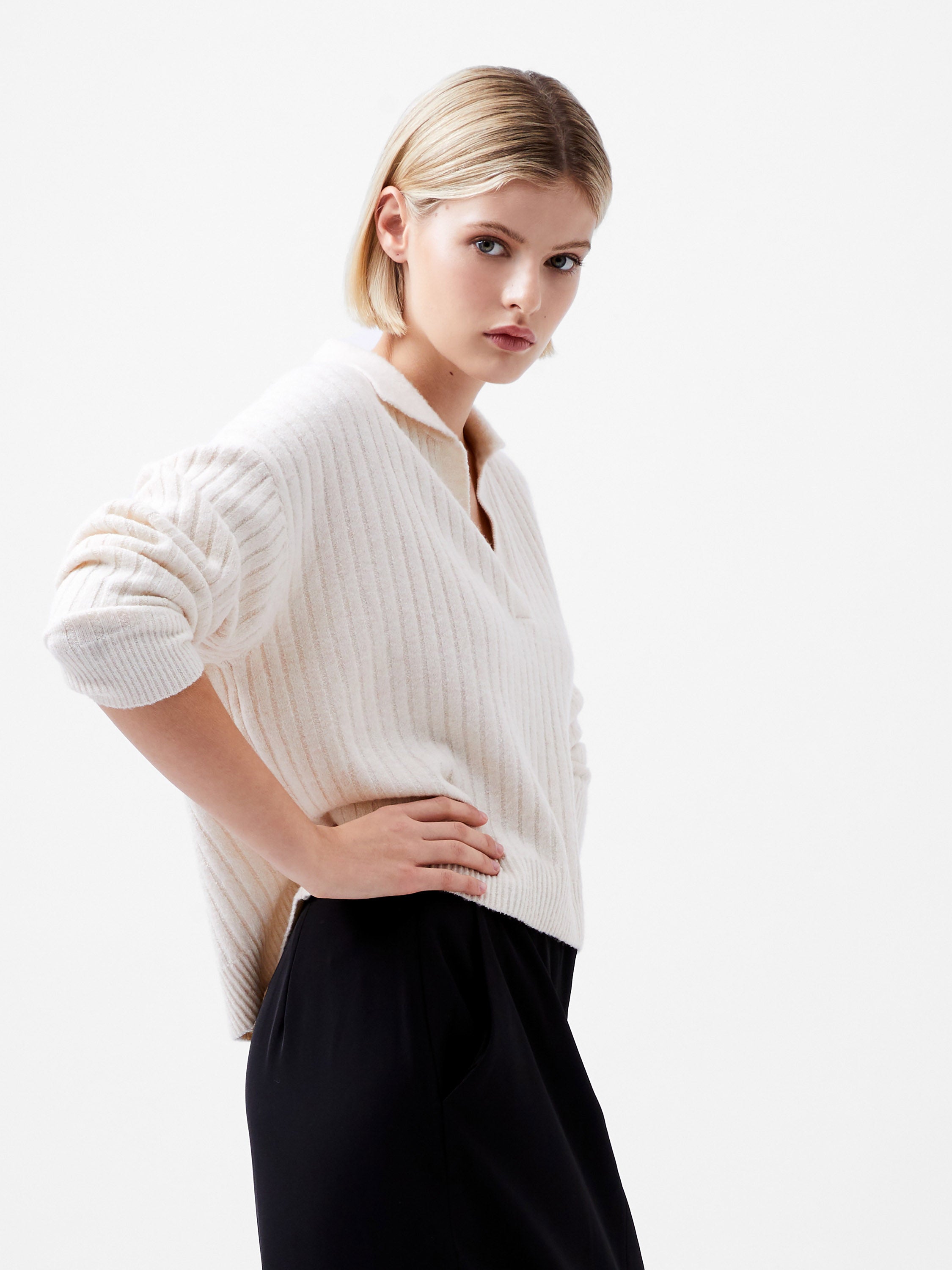 Vhari Women's Long Sleeve Turtleneck Sweater - Soft Knit Pullover Winter Top for Casual Wear & Office Outfits | Perfect for Fall and Winter Seasons