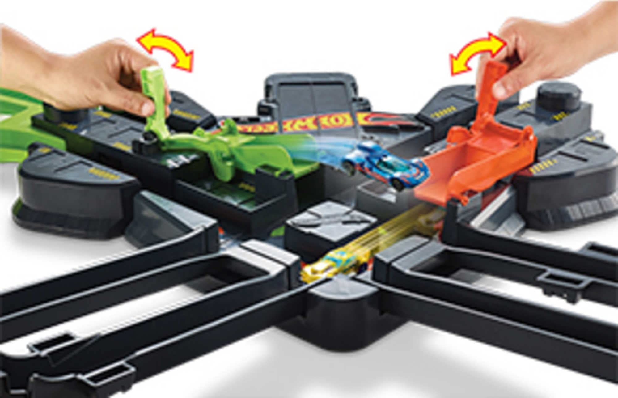 Hot Wheels Colossal Crash Figure 8 Track Set - Competitive Racing Toy with Aerial Stunts for Kids Ages 5+ | Perfect for Birthday Gifts, Playroom Fun & Family Game Nights