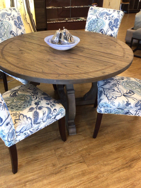 Round Wood Pedestal Dining Table with Extension - Expandable Farmhouse Style Dining Room Table for Family Gatherings & Dinner Parties
