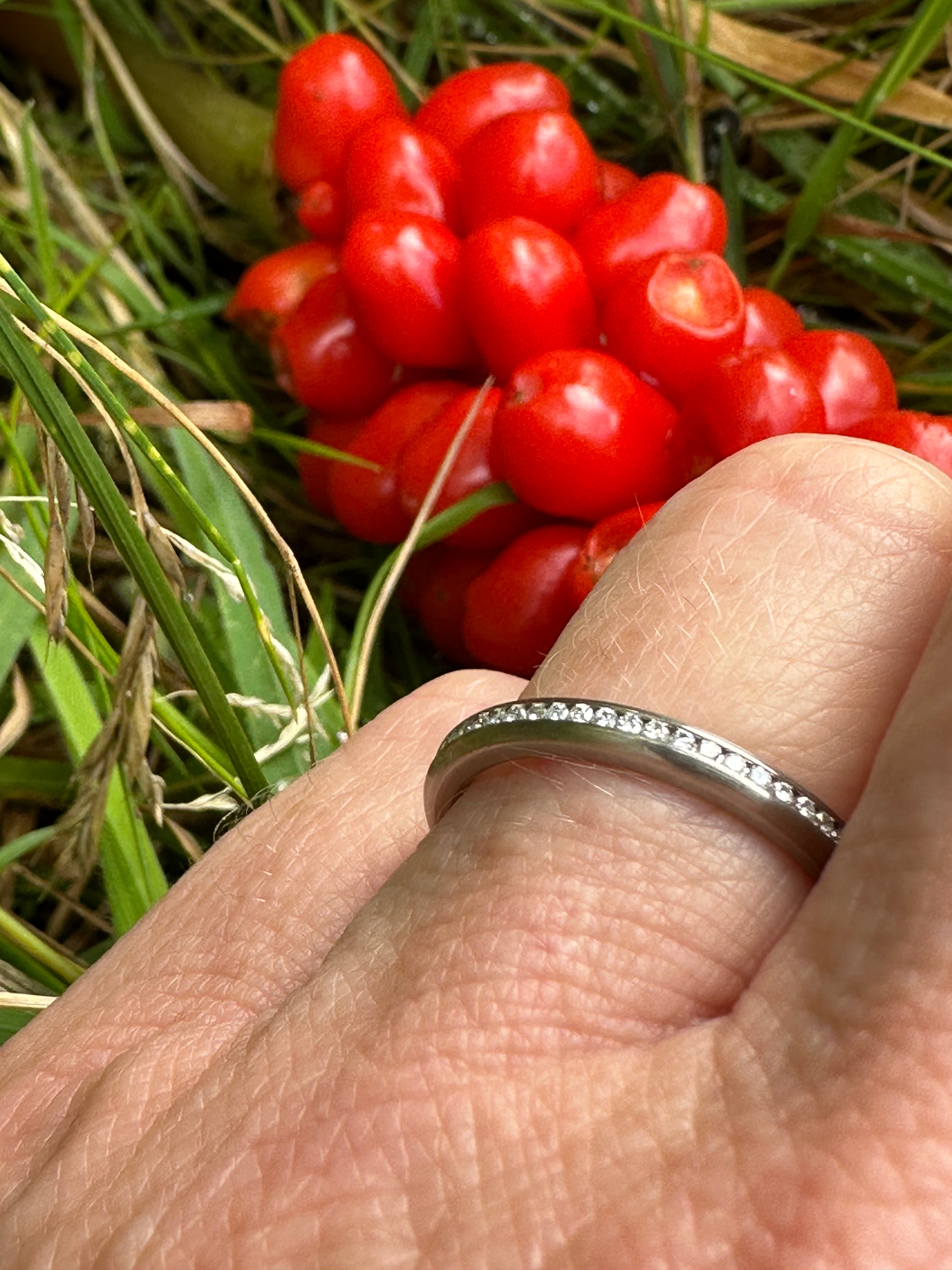 18ct White Gold TWVS 0.24ct Diamond Full Eternity Ring for Women - Perfect for Anniversaries, Engagements & Special Occasions