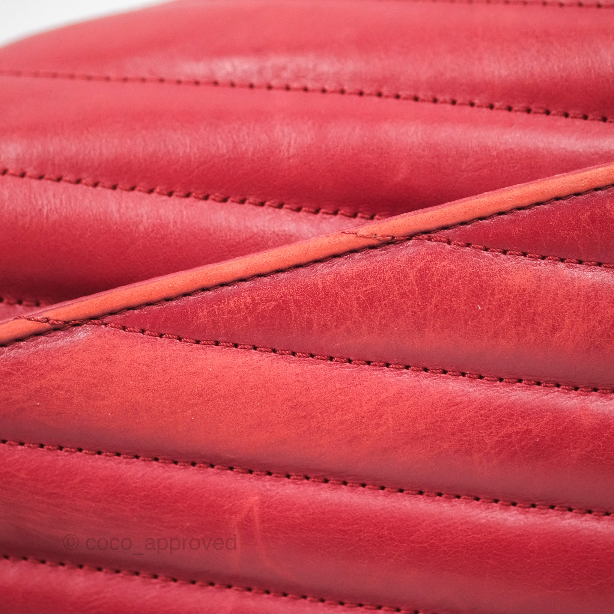 Chanel Chevron Shoulder Bag in Red Calfskin Leather with Aged Gold Hardware - Luxury Crossbody Purse for Women, Perfect for Parties, Date Nights & Special Occasions
