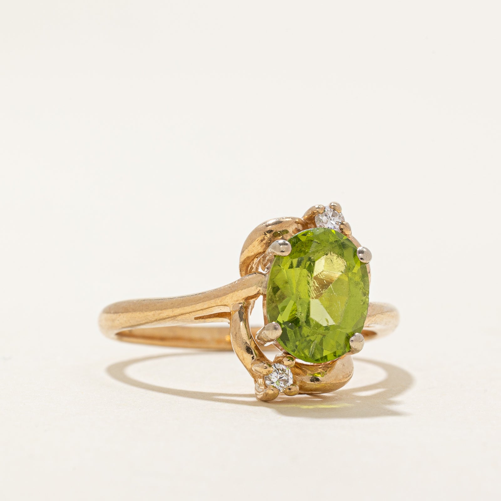 Peridot & Diamond Ring - 1.76ct Genuine Peridot with 0.06ctw Diamond Accents - Size 7 - Elegant Birthstone Jewelry for August, Perfect for Anniversary Gifts, Engagement Rings & Special Occasions