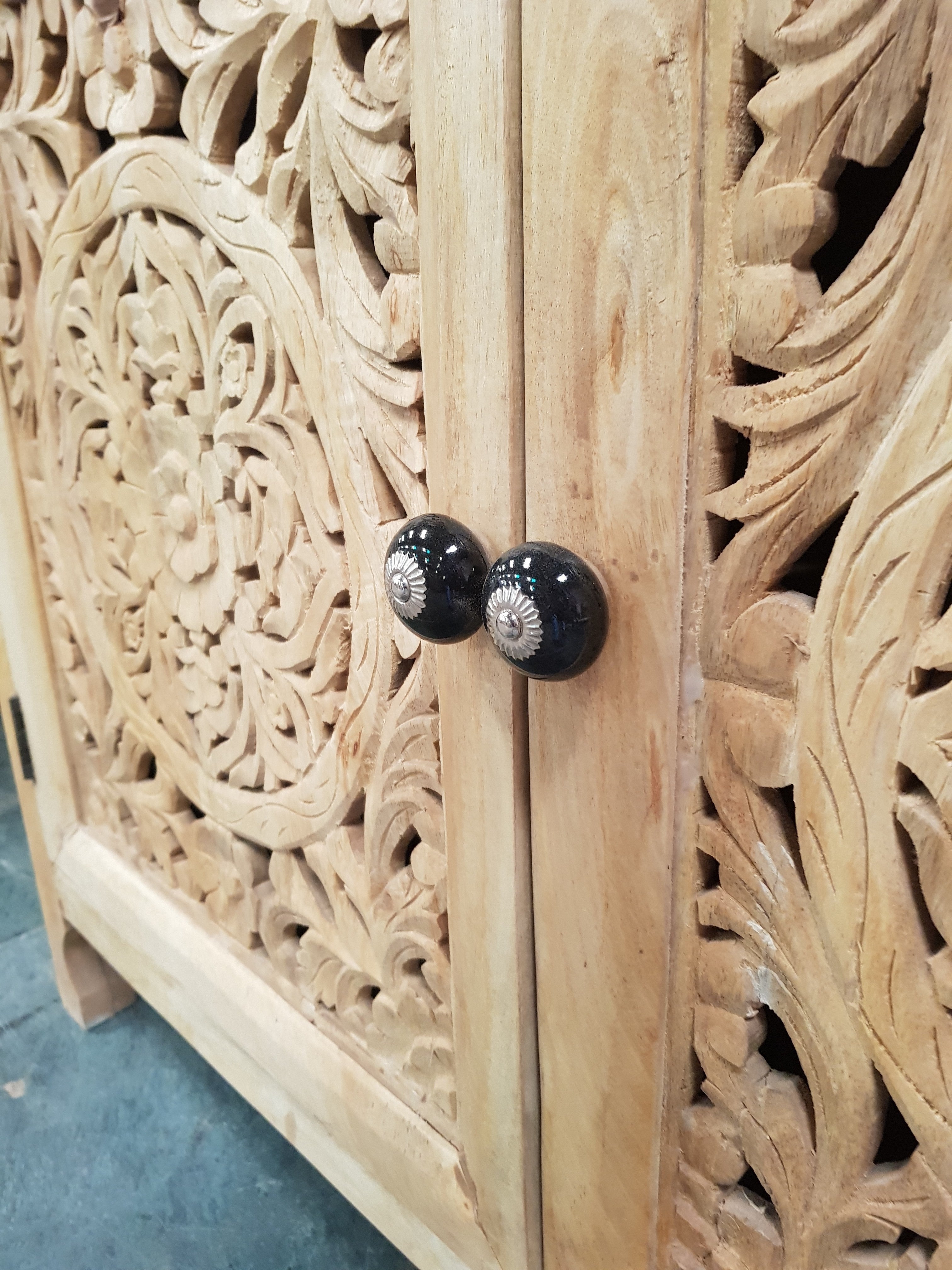 Hand Carved Indian Solid Wood Buffet Cabinet Sideboard - Traditional Dynasty Design for Dining Room Storage & Display